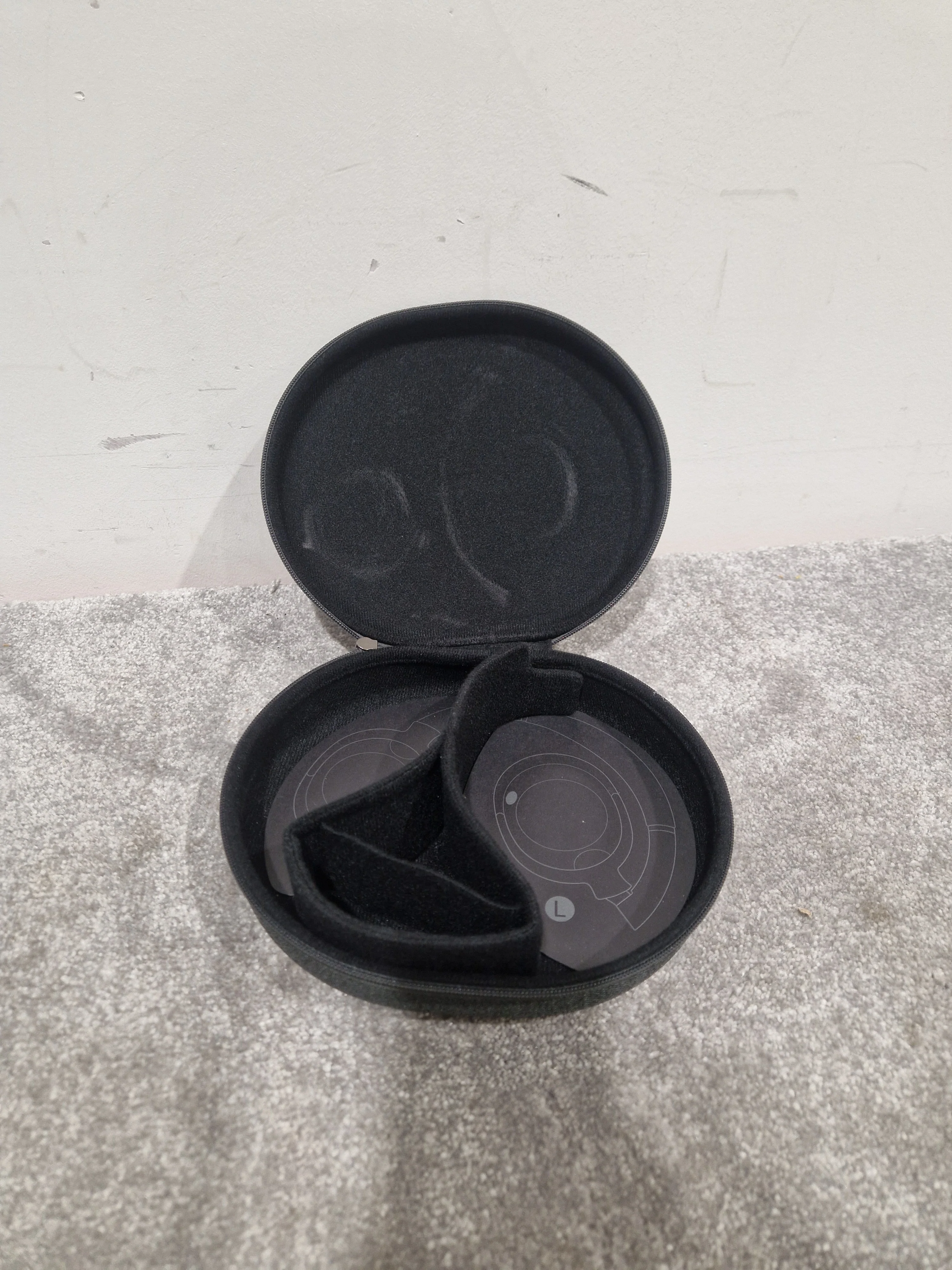Sony Wh-1000xm Black Headphones - Noise Cancelling - Excellent w/ Hard Case - Image 14