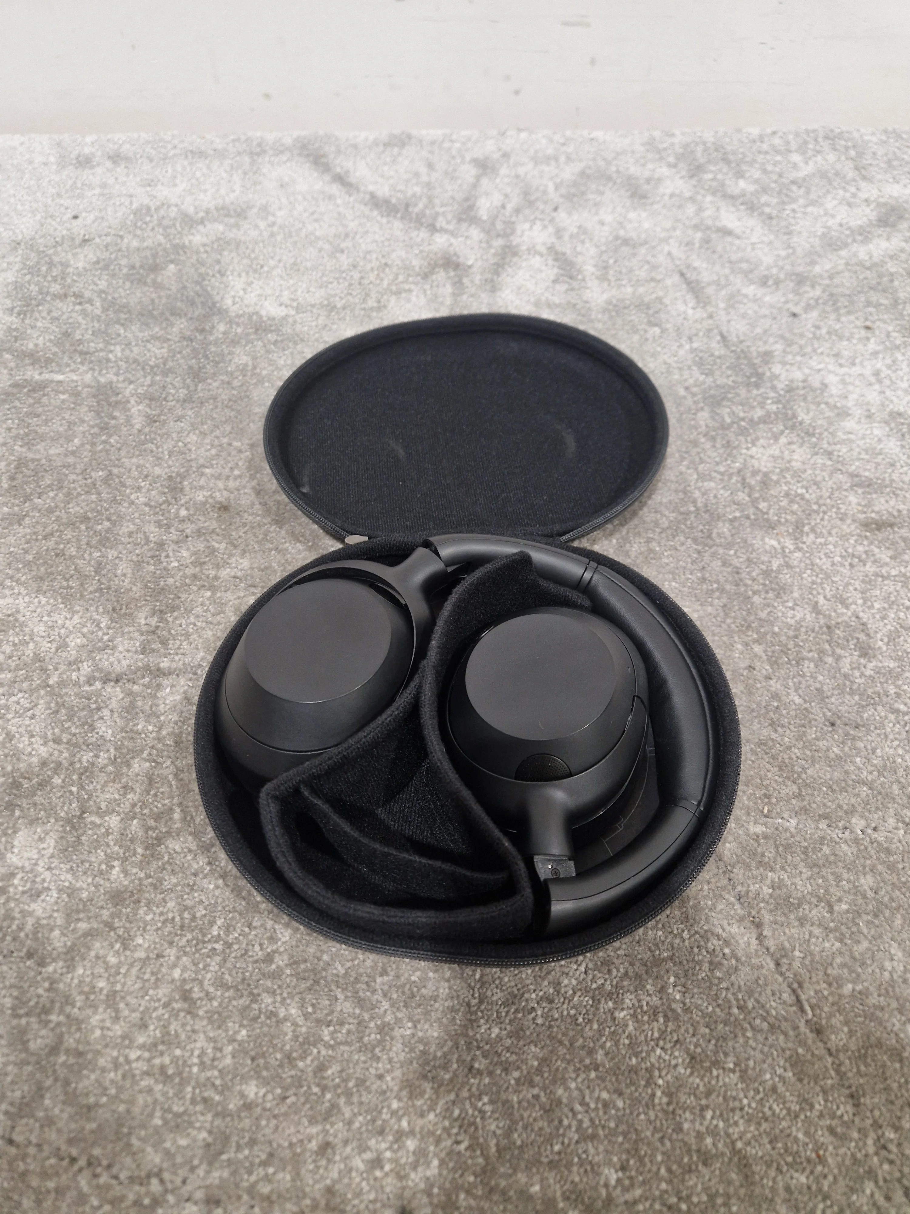 Sony Wh-1000xm Black Headphones - Noise Cancelling - Excellent w/ Hard Case - Image 15