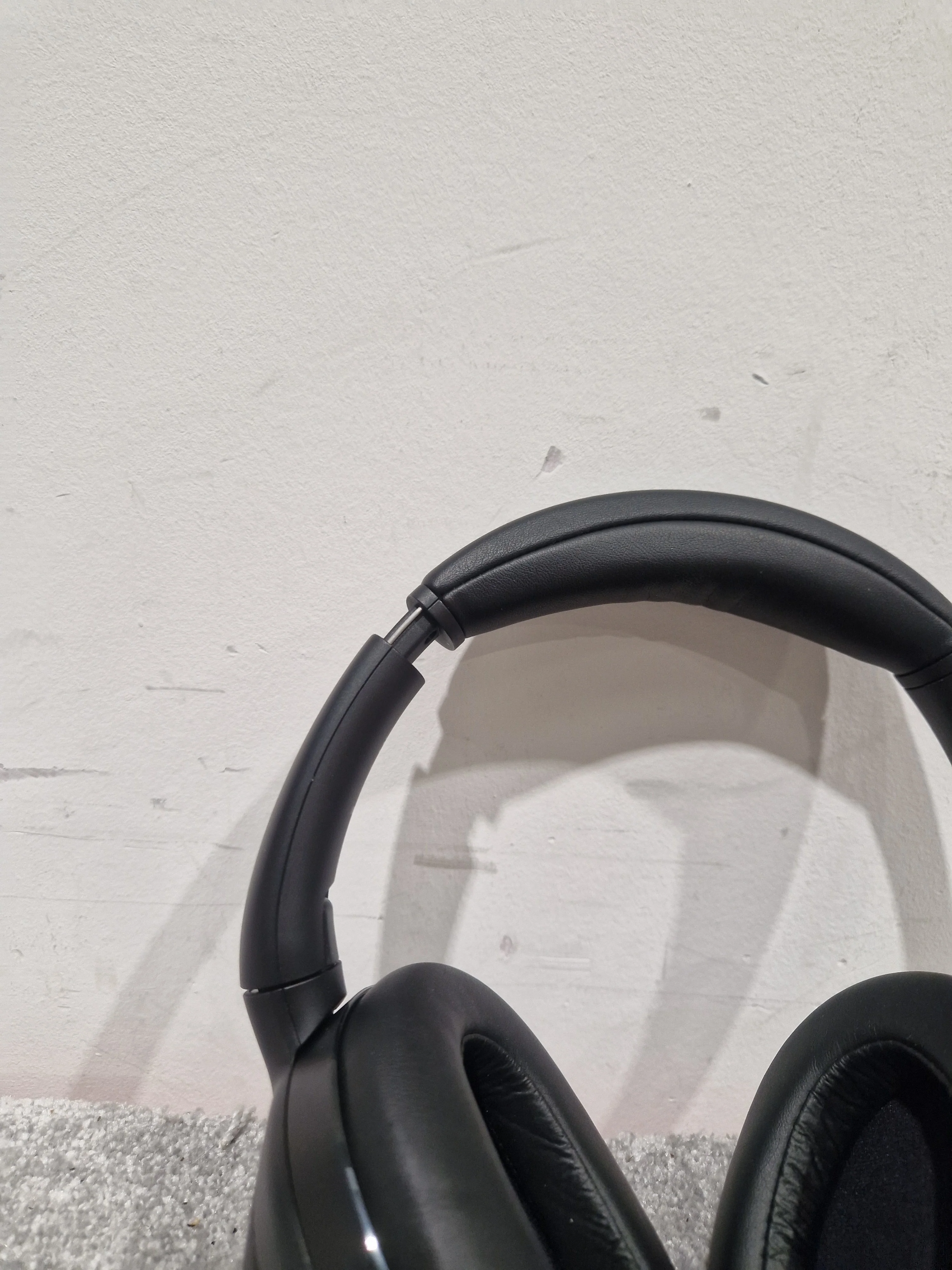 Sony Wh-1000xm Black Headphones - Noise Cancelling - Excellent w/ Hard Case - Image 7