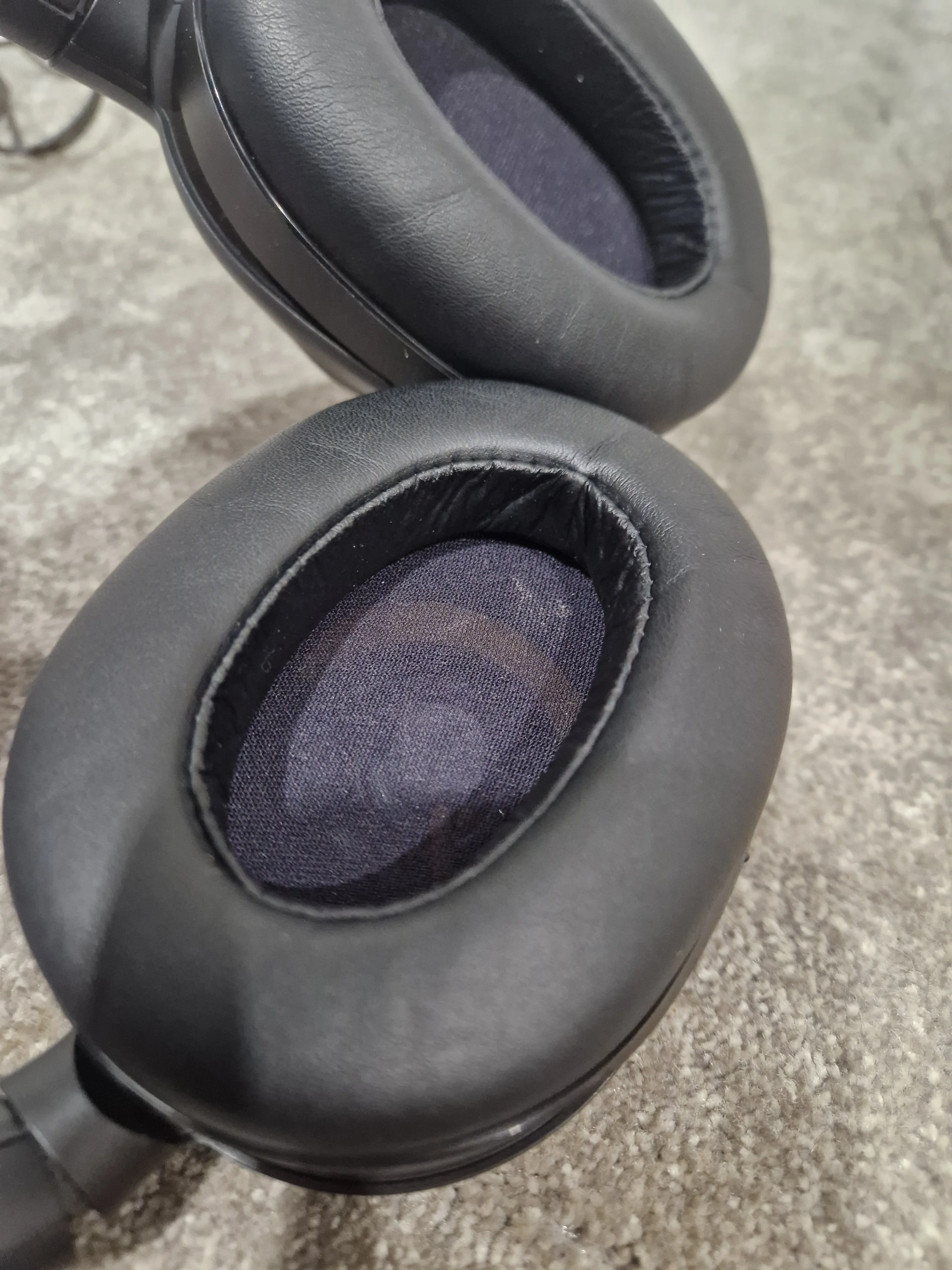 Sony Wh-1000xm Black Headphones - Noise Cancelling - Excellent w/ Hard Case - Image 9