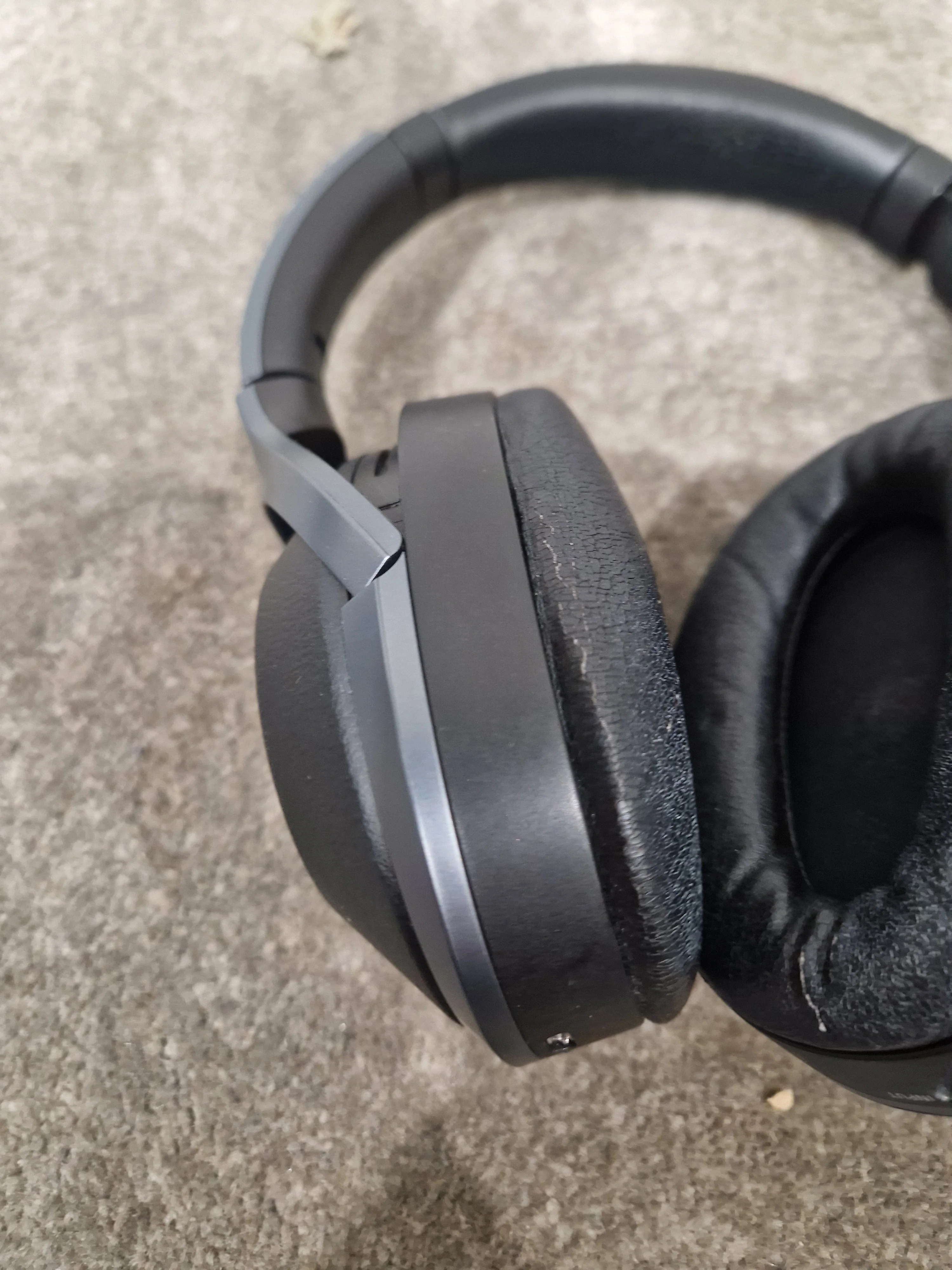 Sony WH-1000XM2 - Noise Cancelling Headphones - Black - Excellent w/ Soft Case & Cables - Image 4
