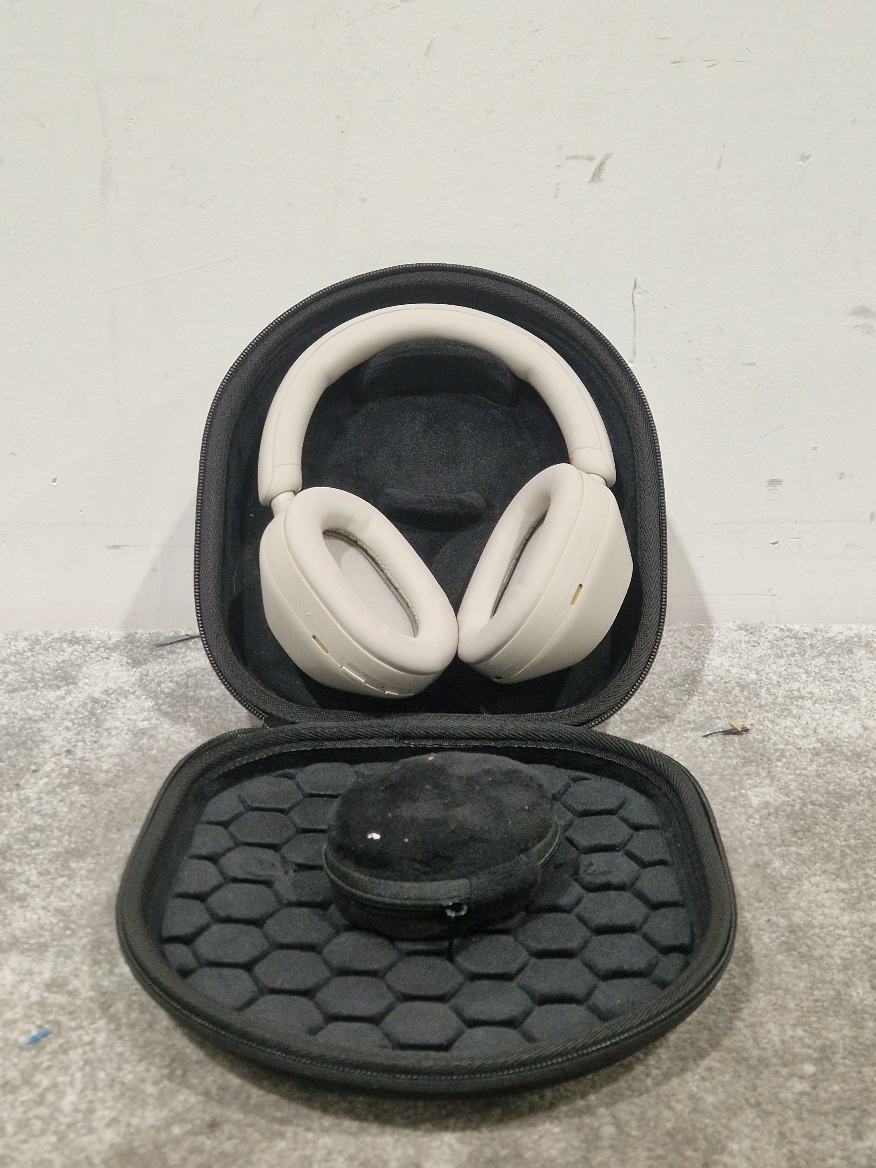 Sony WH-1000XM5 - Wireless Noise Cancelling Headphones - Beige/Cream - Headphones - Excellent w/ Hard Case - Image 14