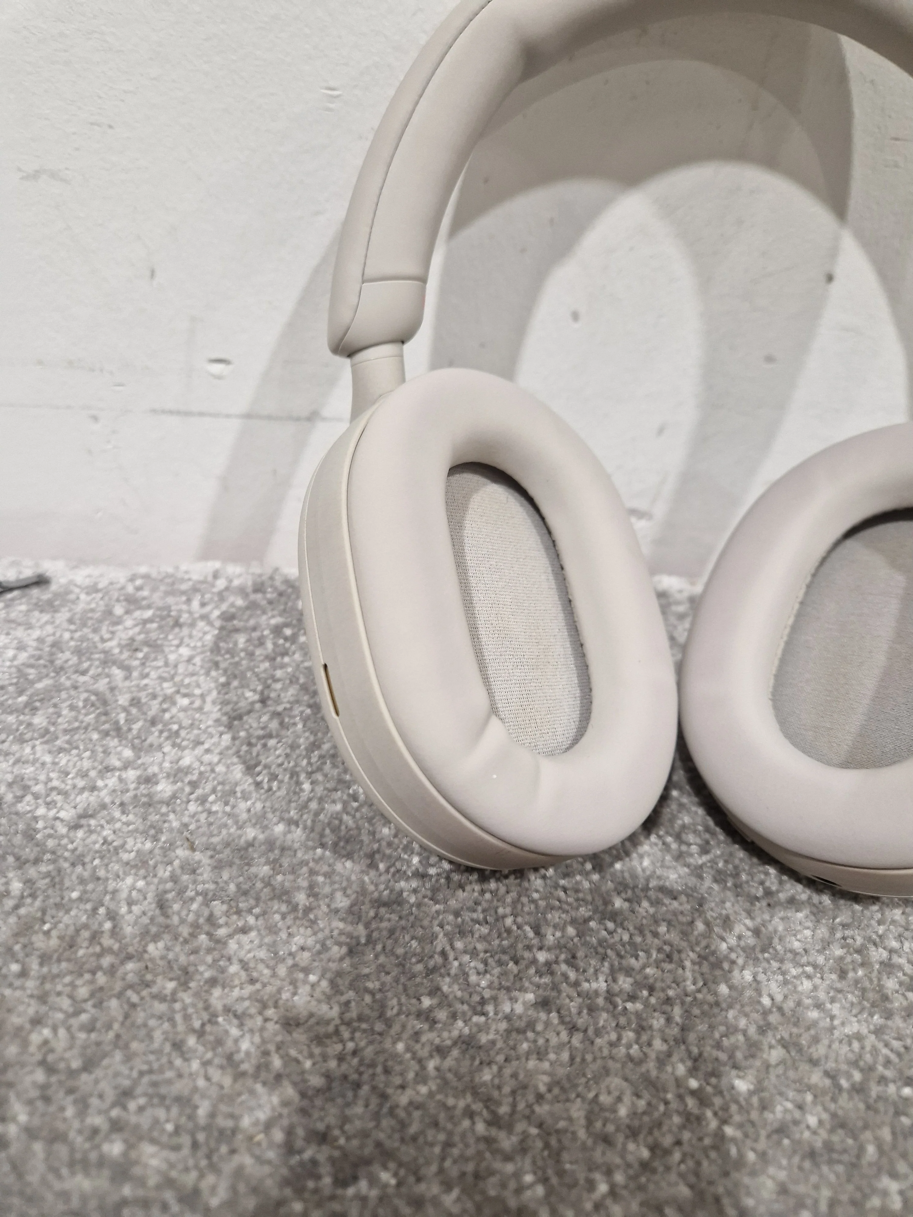 Sony WH-1000XM5 - Wireless Noise Cancelling Headphones - Beige/Cream - Headphones - Excellent w/ Hard Case - Image 3