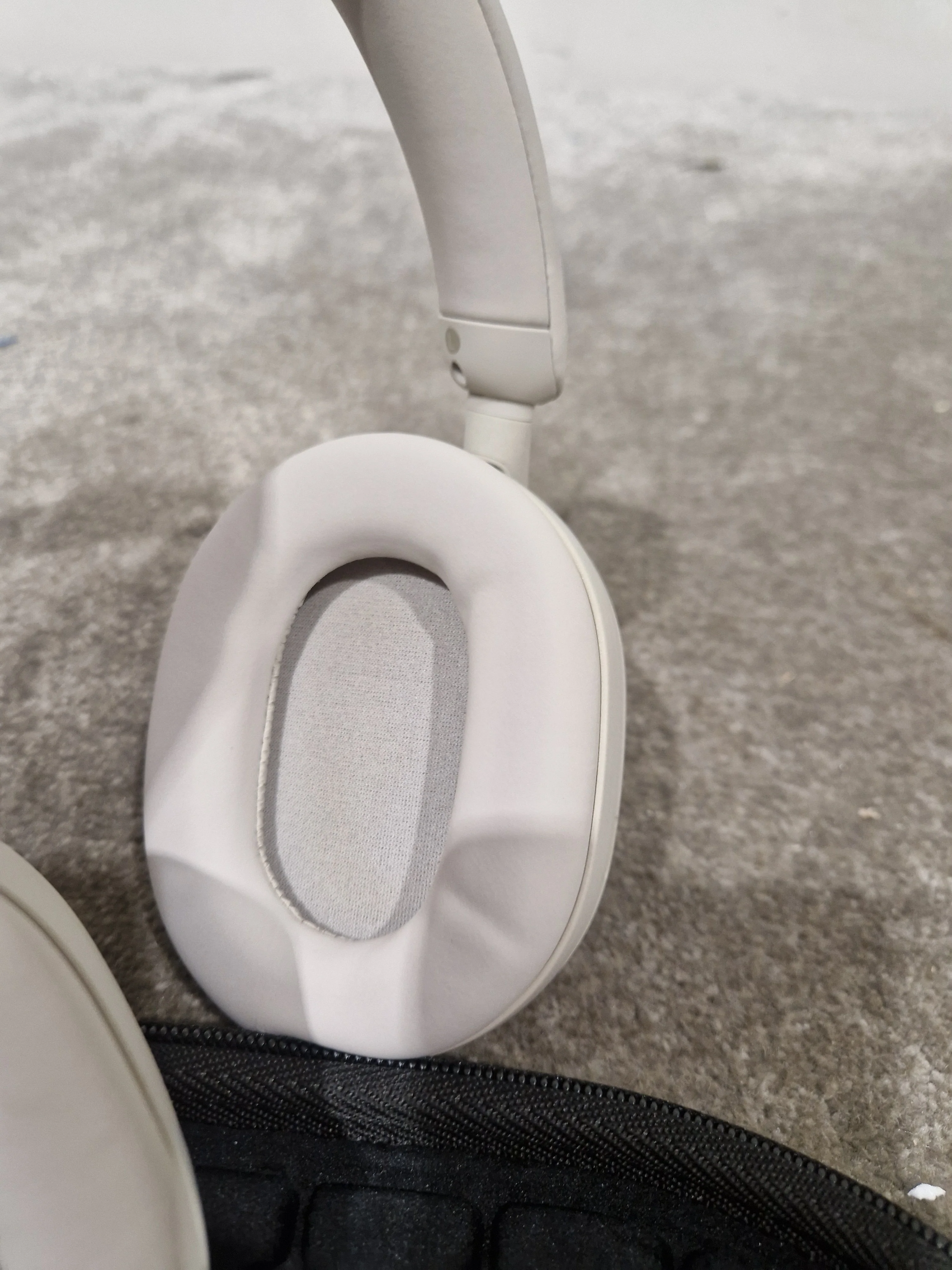Sony WH-1000XM5 - Wireless Noise Cancelling Headphones - Beige/Cream - Headphones - Excellent w/ Hard Case - Image 6