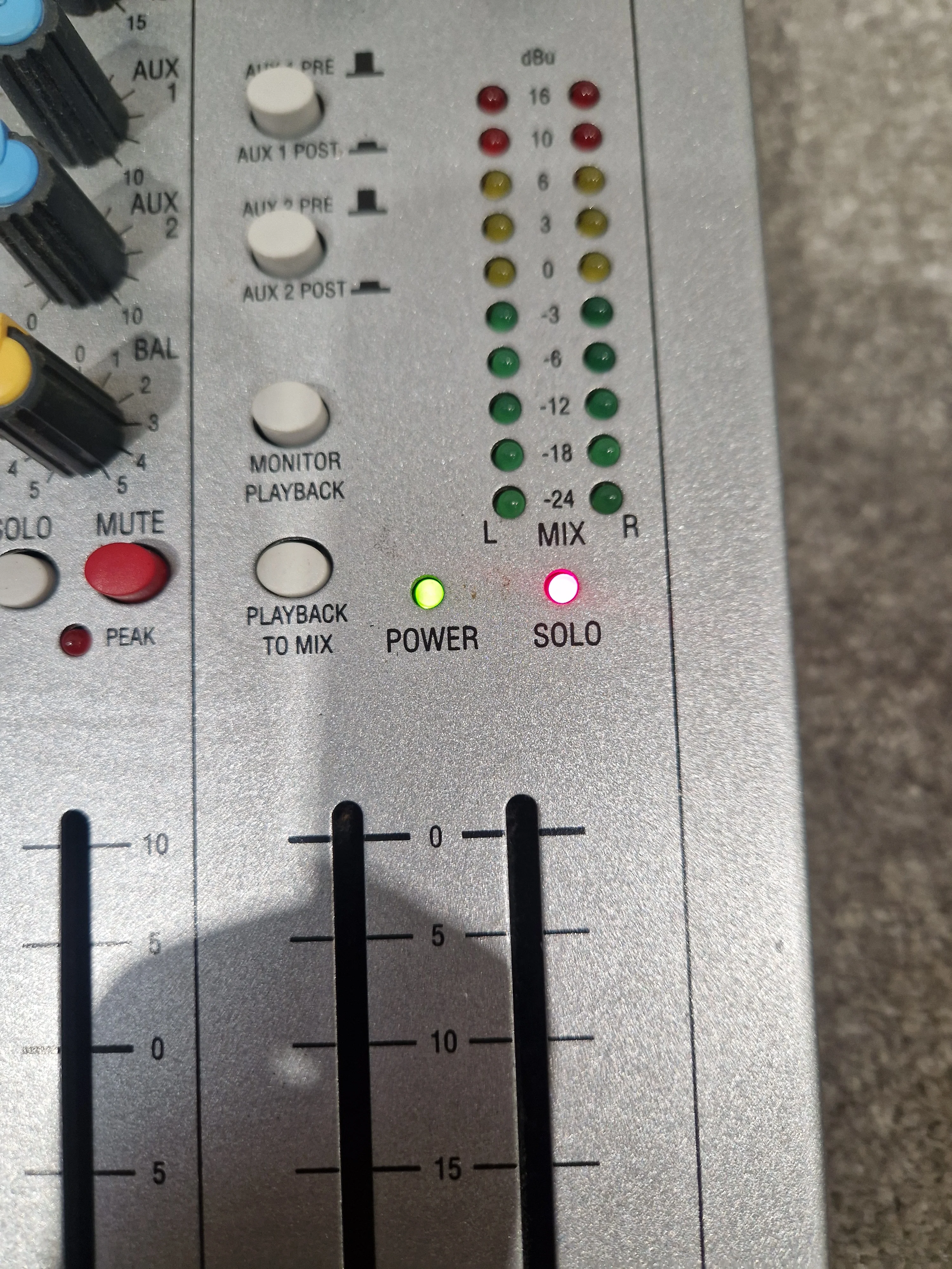Soundcarft Spirit E8 - 8-Channel Mixer, Compact Design - Excellent w/ Power Supply - Image 10