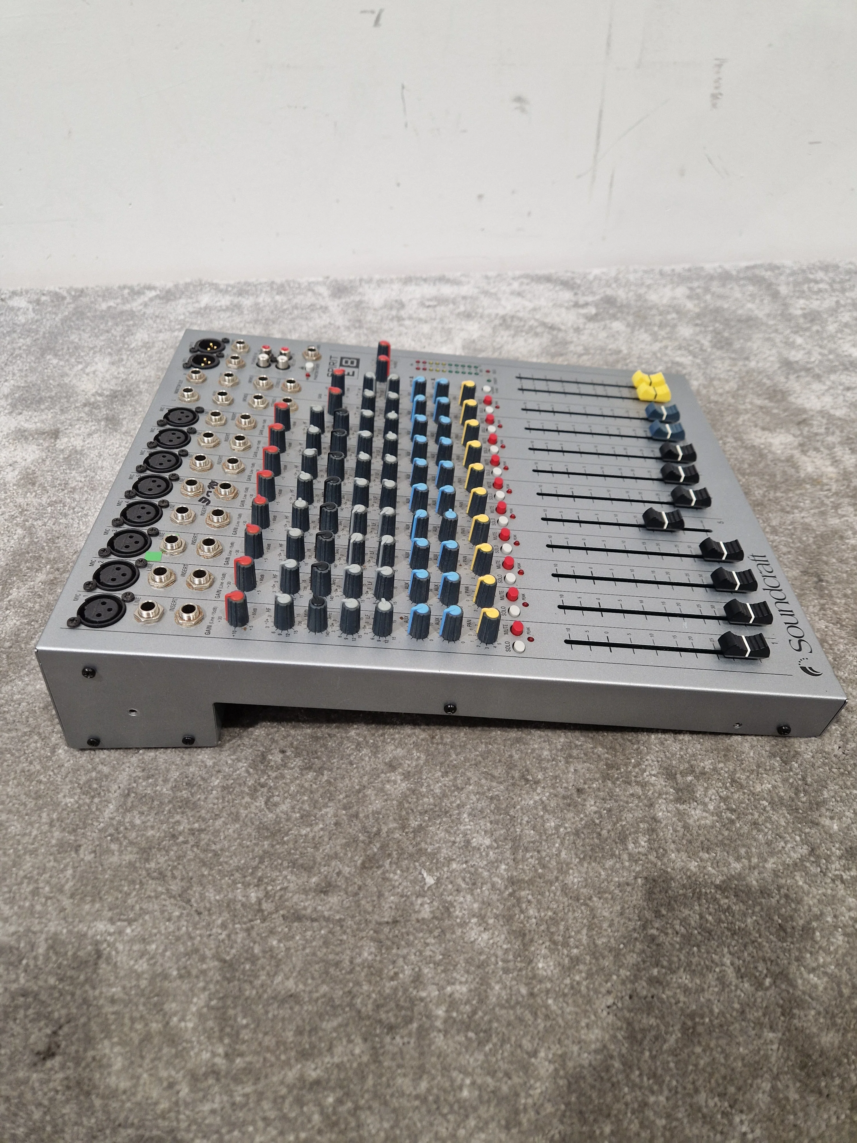 Soundcarft Spirit E8 - 8-Channel Mixer, Compact Design - Excellent w/ Power Supply - Image 3
