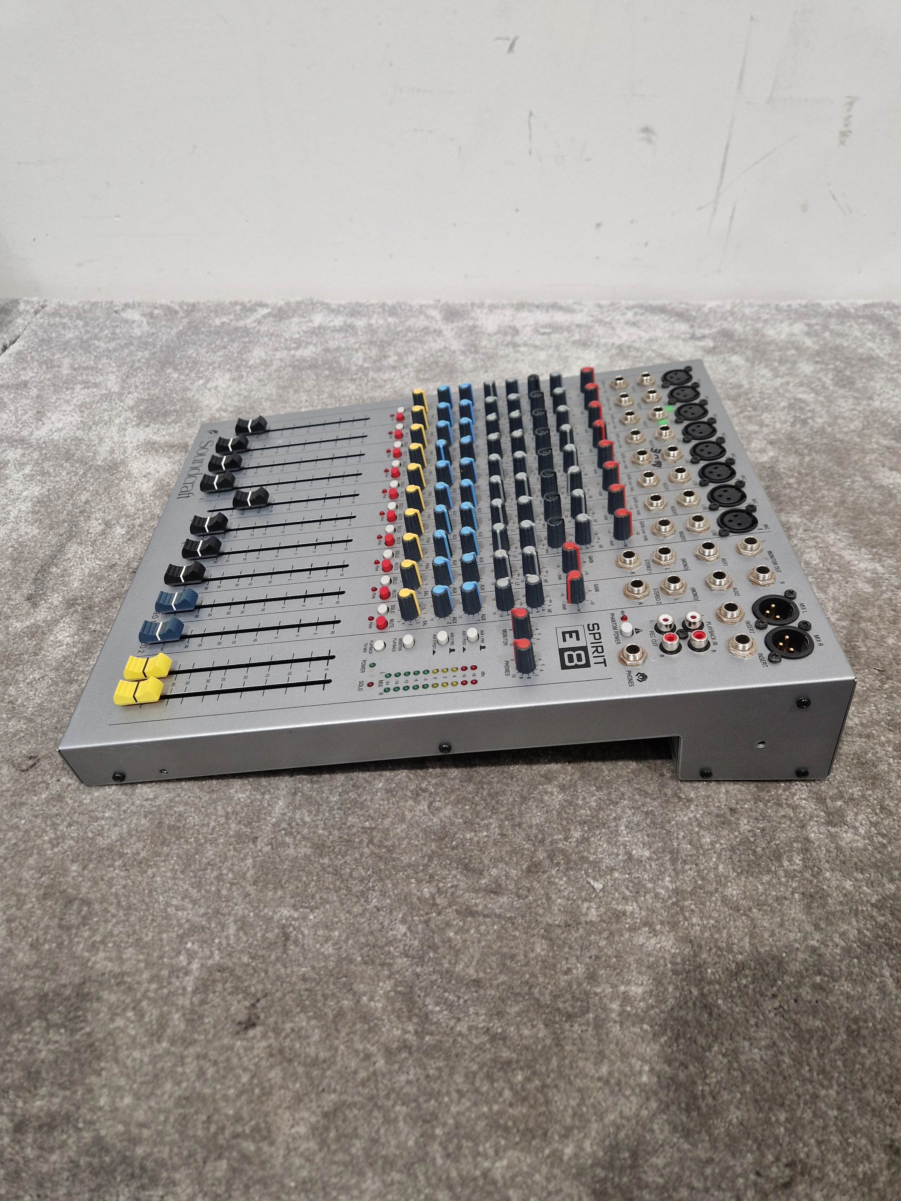 Soundcarft Spirit E8 - 8-Channel Mixer, Compact Design - Excellent w/ Power Supply - Image 4