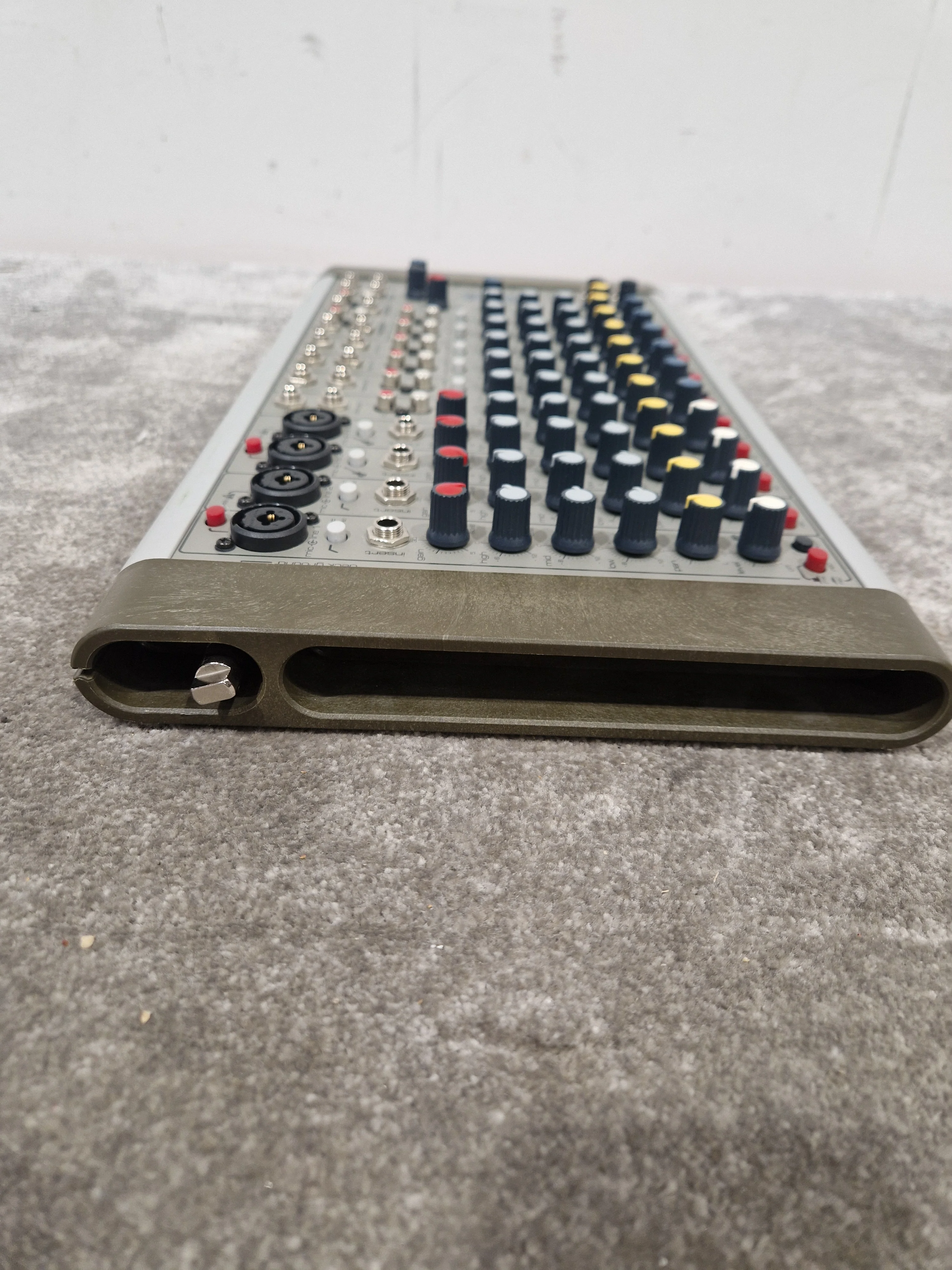 Soundcraft Compact 10 Mixer - 10 Channels, Compact Design - Very Good w/ Power Supply & Manuals - Image 4