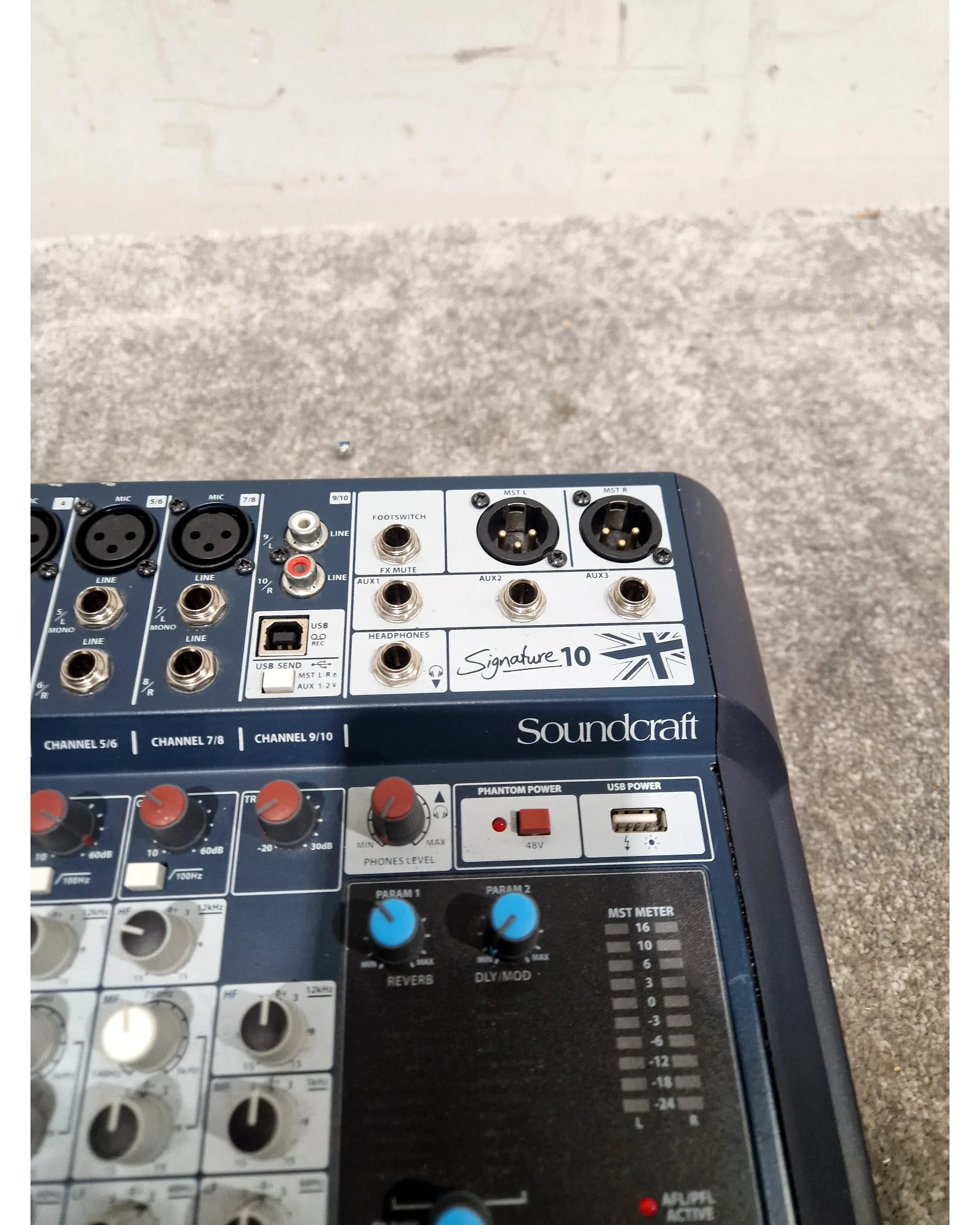 Soundcraft Signature 10 - Mixing Console - Fair - Image 14