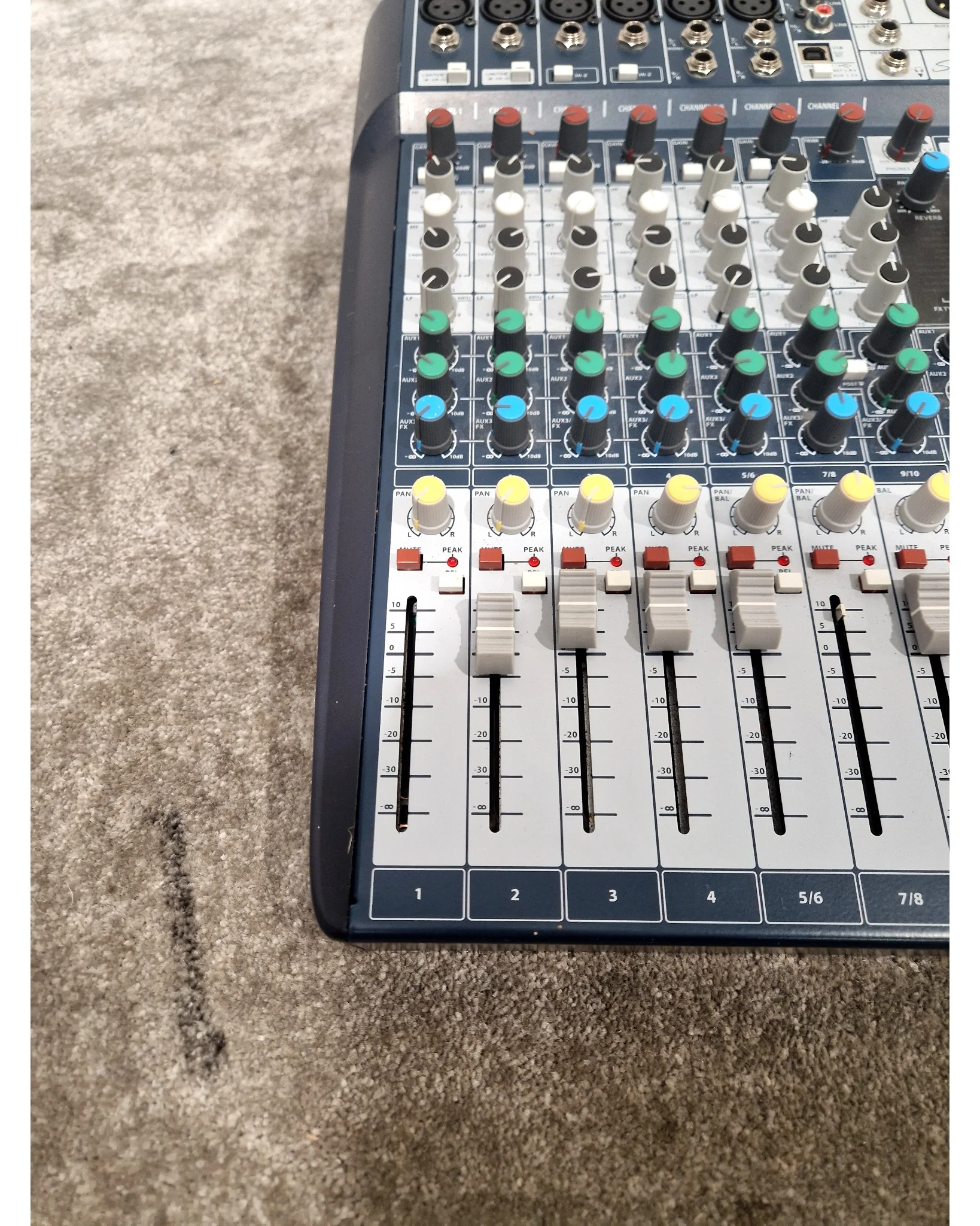 Soundcraft Signature 10 - Mixing Console - Fair - Image 9