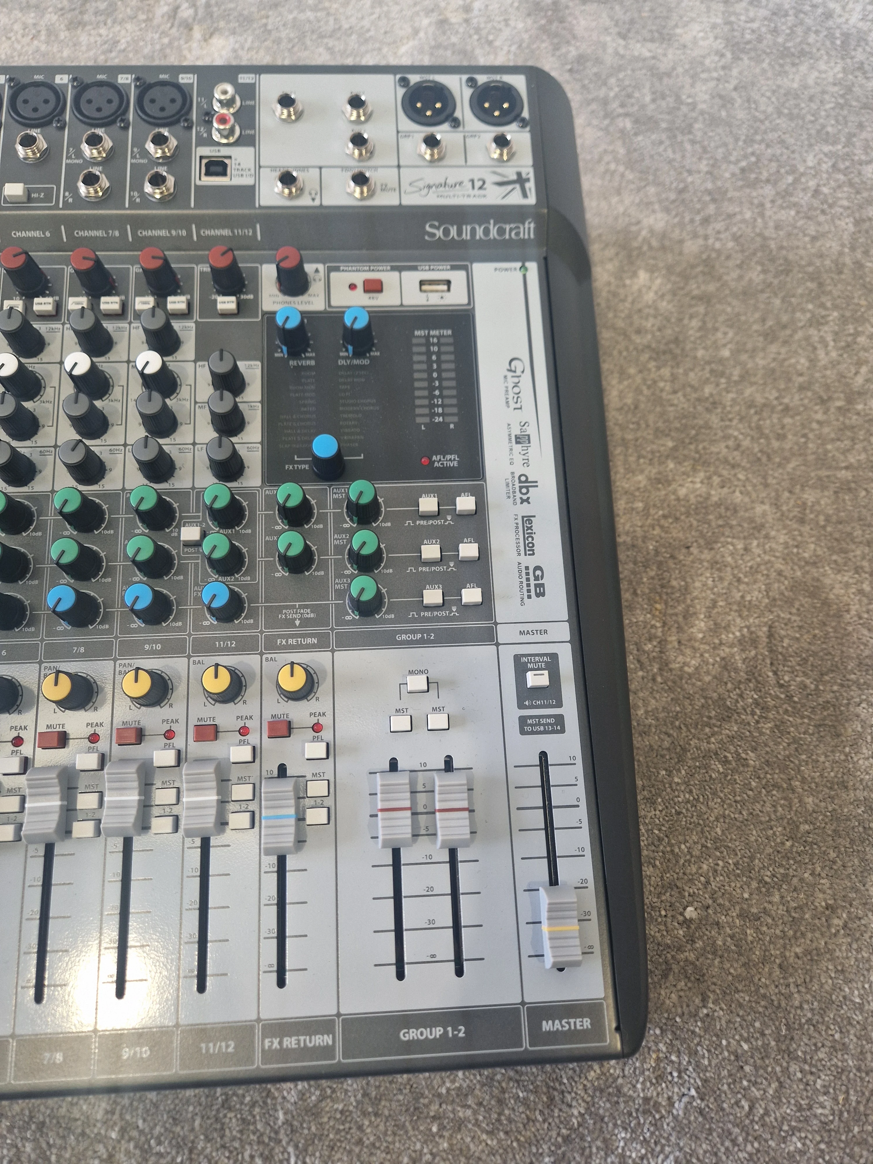 Soundcraft Signature MT12 Analog Mixer w/ Gator Gig Bag – 12 Channels, Built-In FX - Mint - Image 6