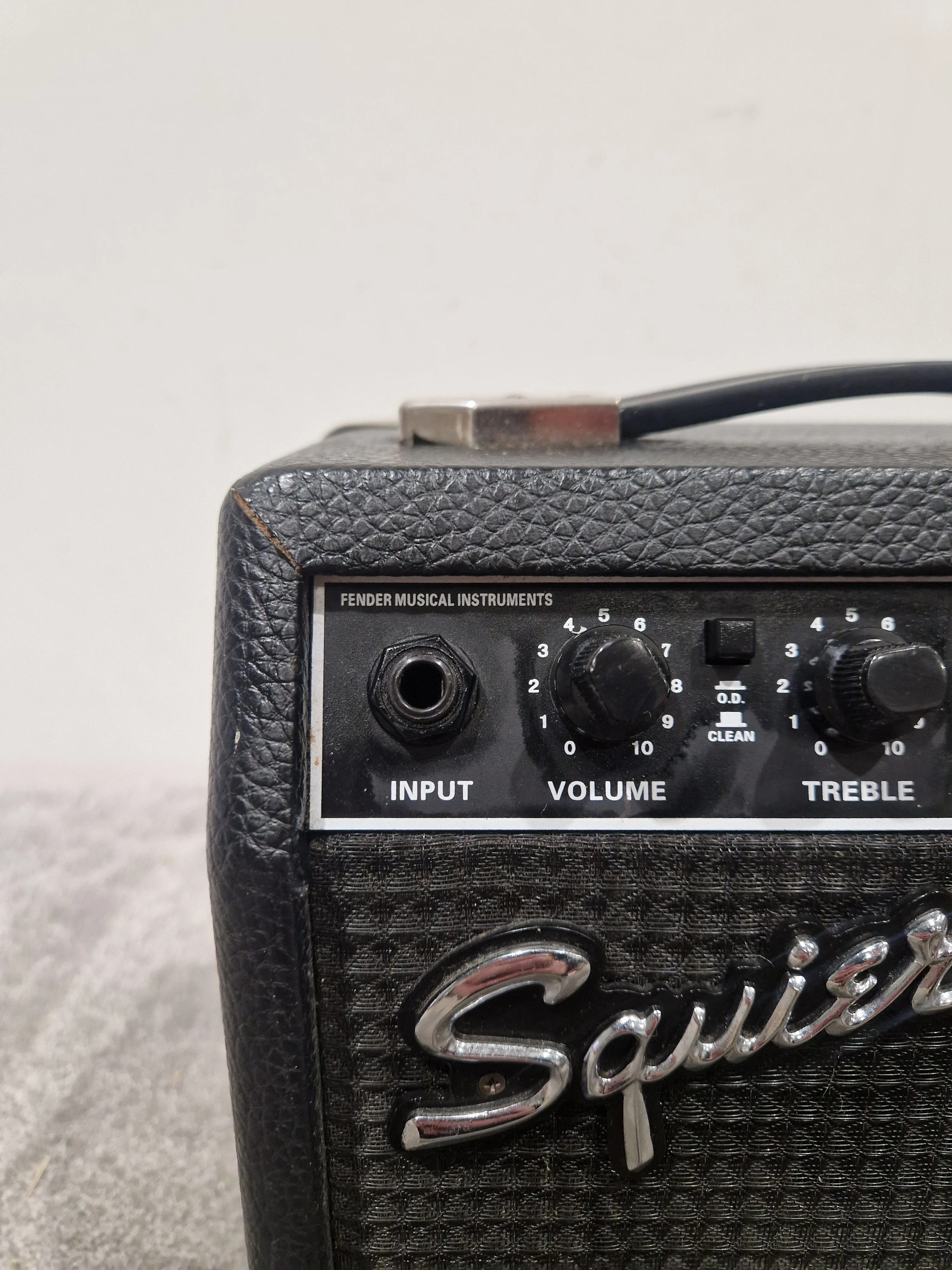 Squier SP-10 Guitar Amplifier - Compact Practice - Very Good - Image 2
