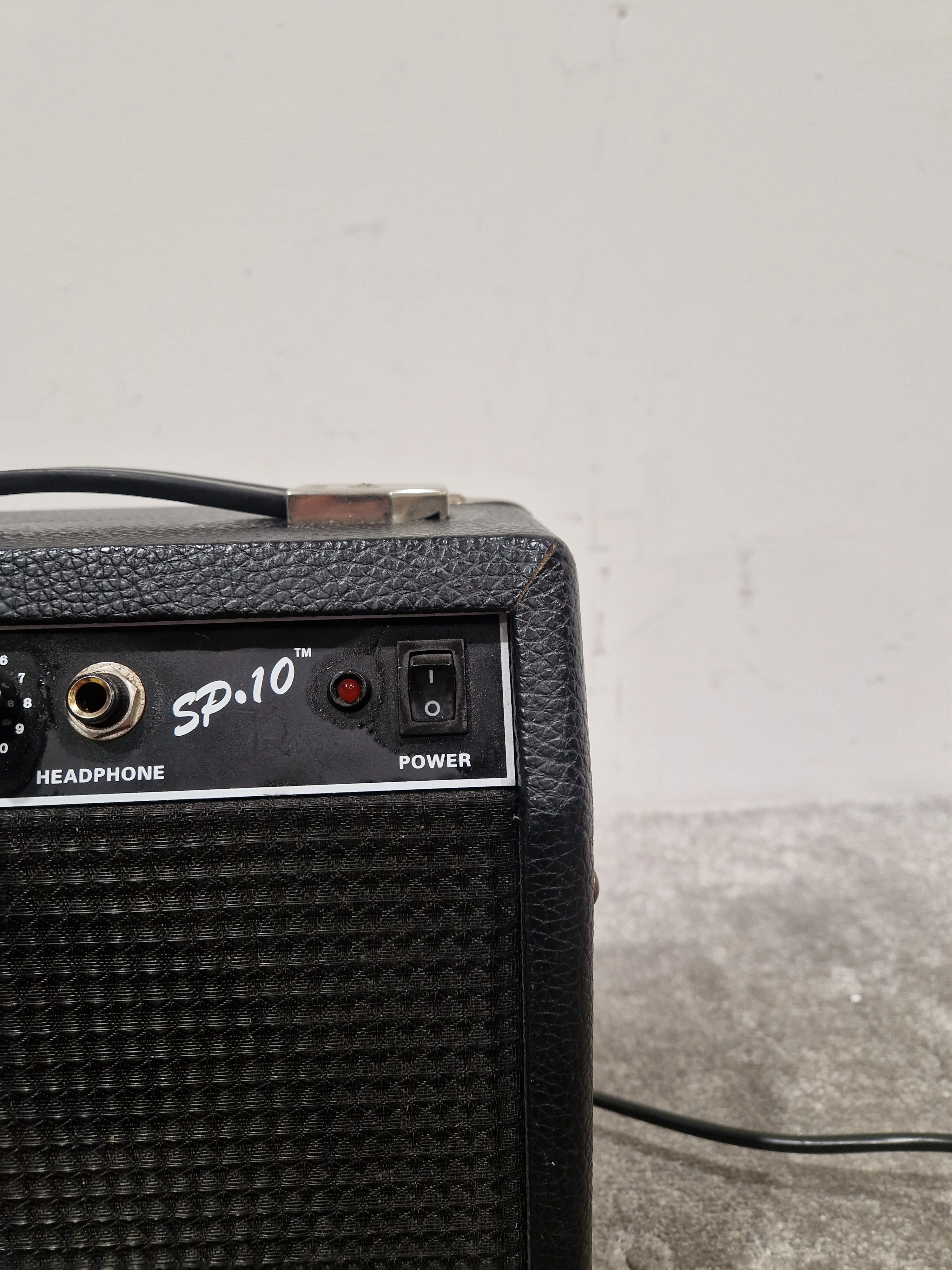 Squier SP-10 Guitar Amplifier - Compact Practice - Very Good - Image 6