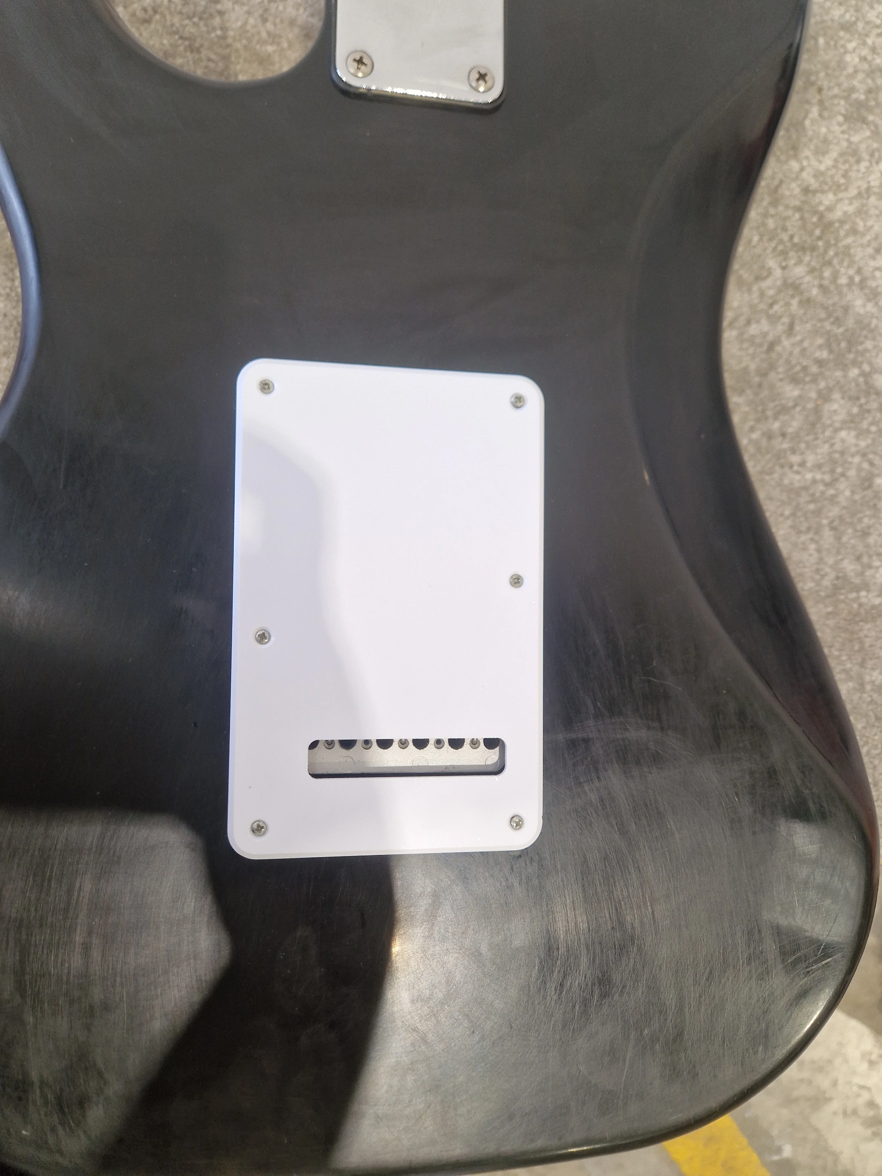 Fender Squier Korean Stratocaster 1987 Electric Guitar  – Naturally Distressed Finish - Good - Image 12