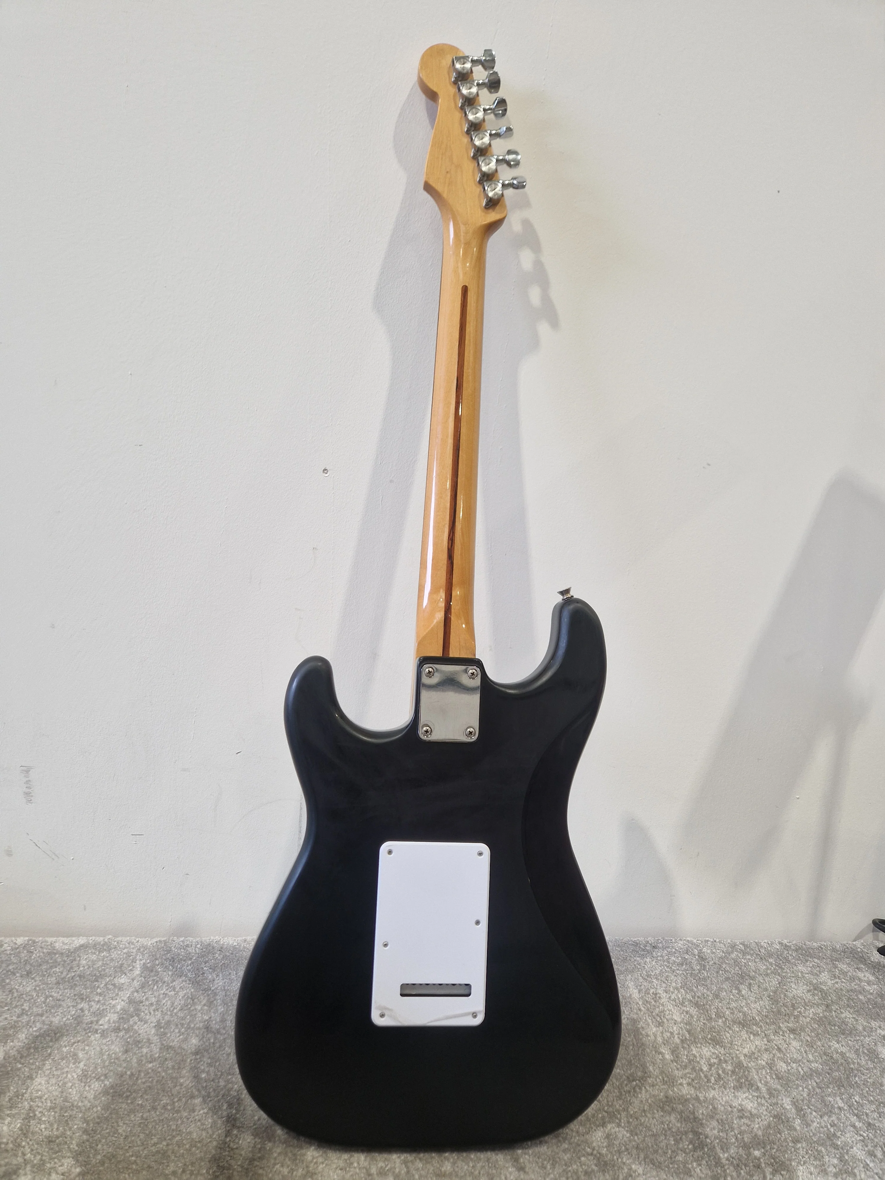 Fender Squier Korean Stratocaster 1987 Electric Guitar  – Naturally Distressed Finish - Good - Image 3