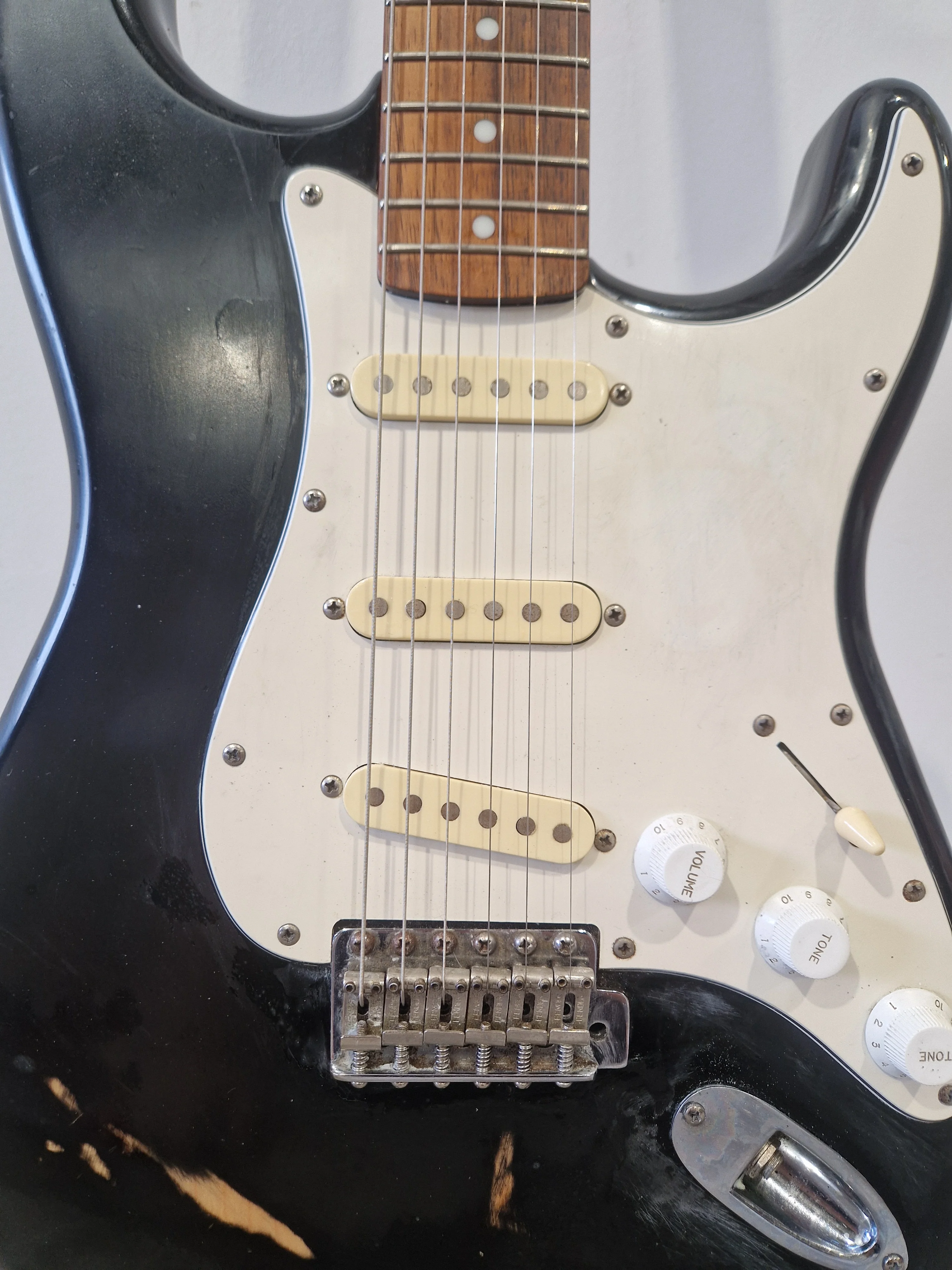Fender Squier Korean Stratocaster 1987 Electric Guitar  – Naturally Distressed Finish - Good - Image 5