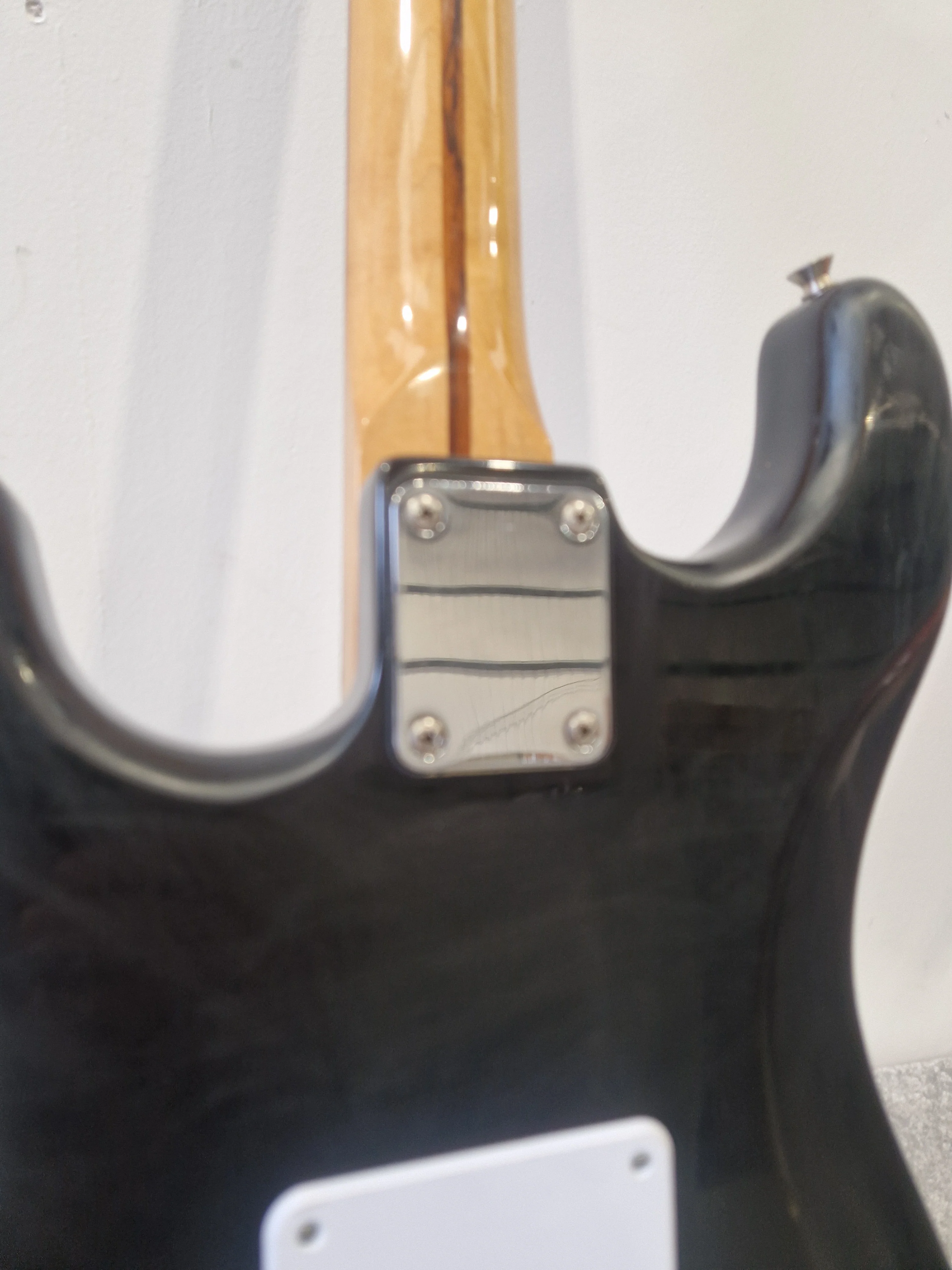 Fender Squier Korean Stratocaster 1987 Electric Guitar  – Naturally Distressed Finish - Good - Image 8