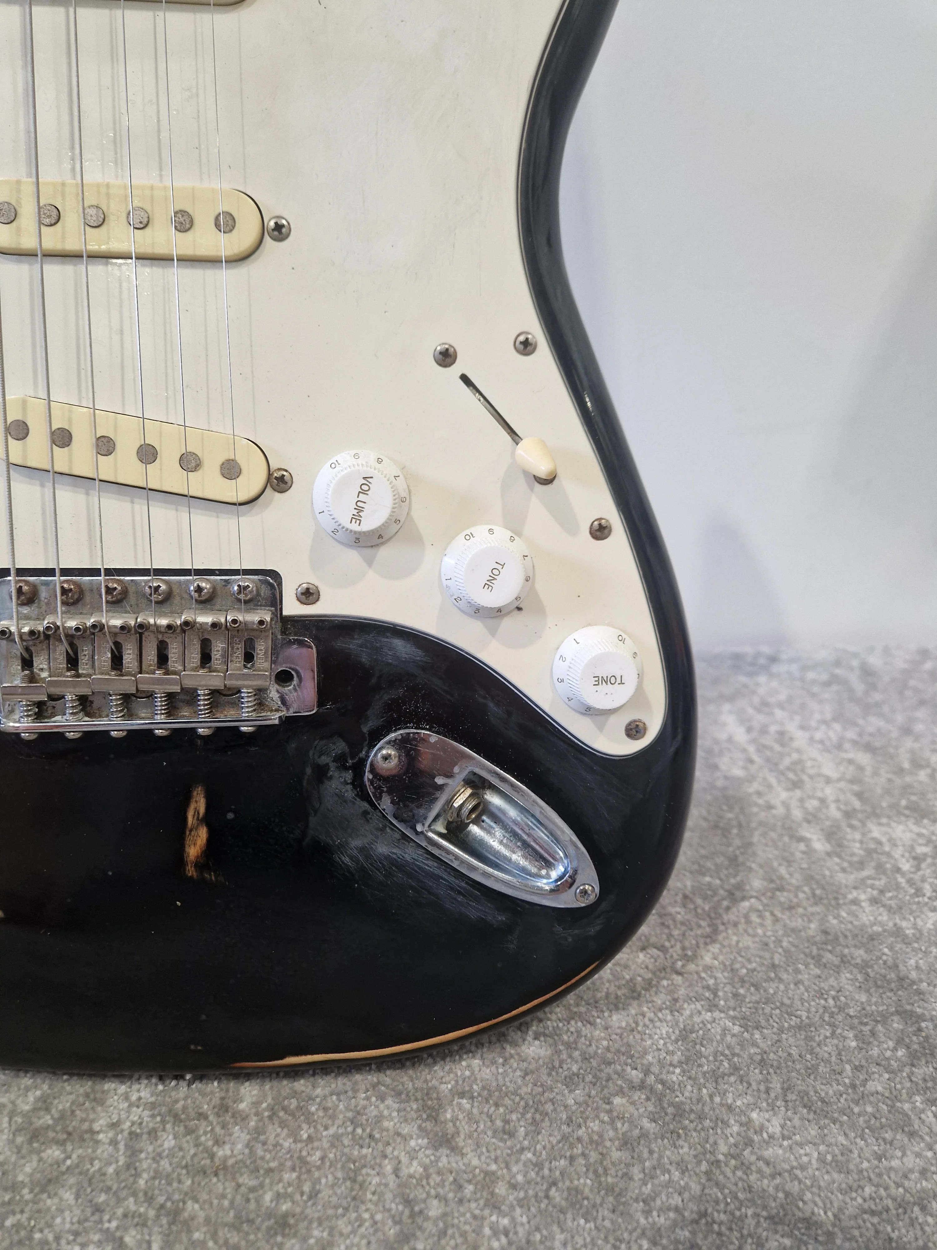 Fender Squier Korean Stratocaster 1987 Electric Guitar  – Naturally Distressed Finish - Good - Image 9