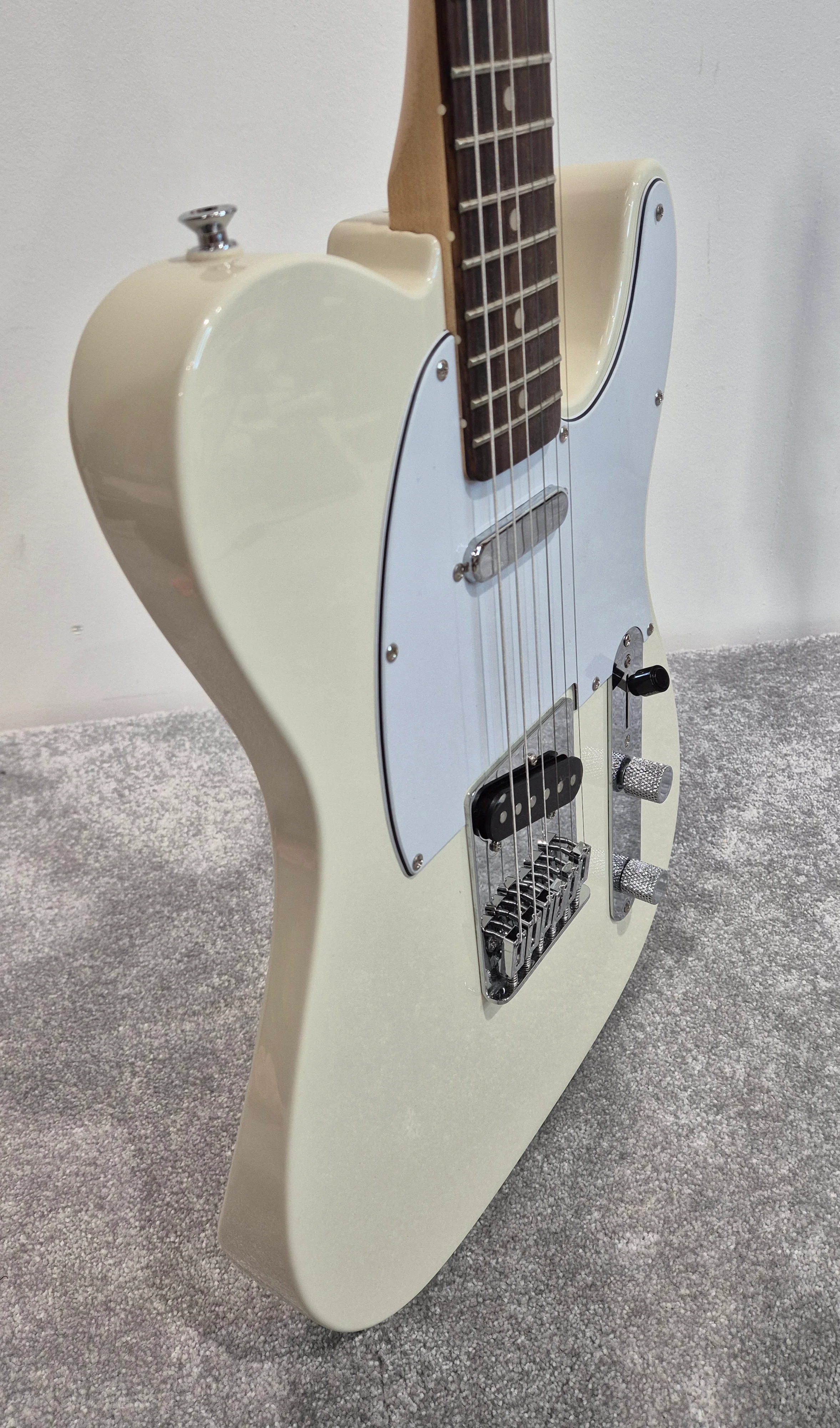 Squier Affinity Telecaster Electric Guitar - White w/ Soft Gig Bag - Image 10