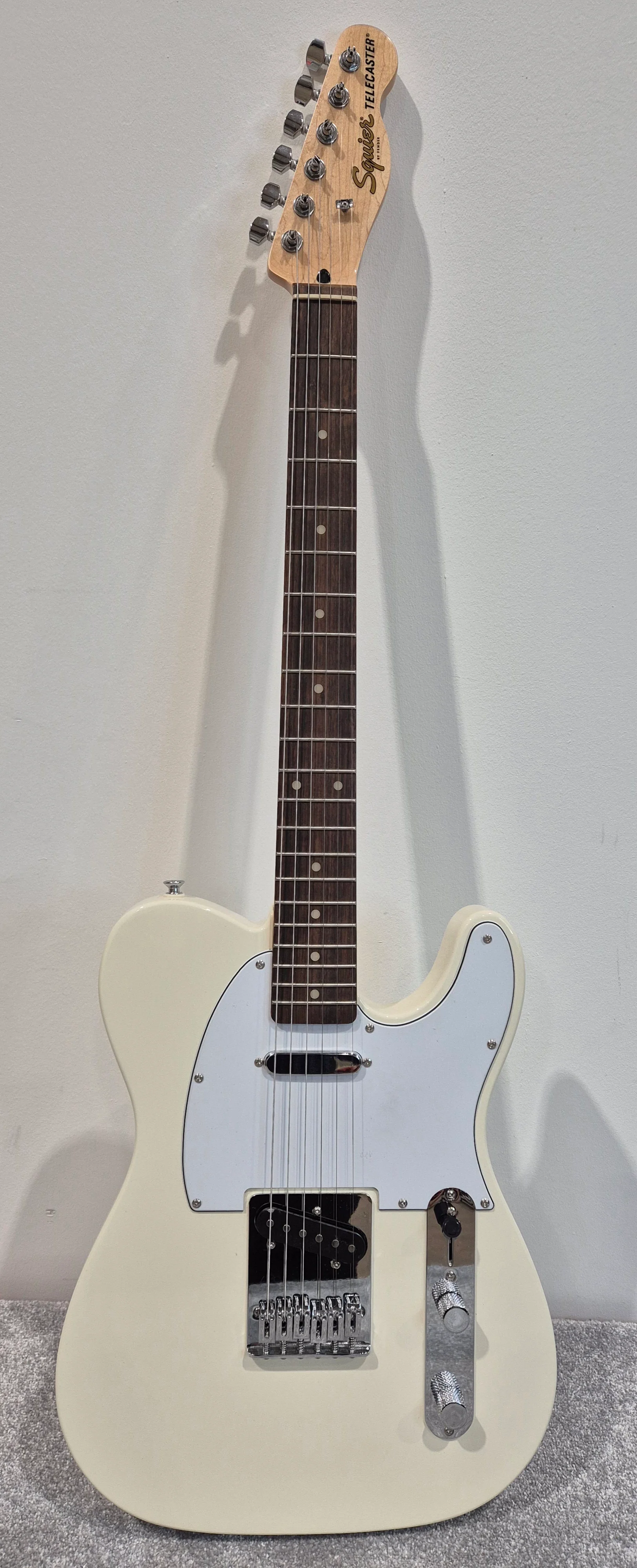 Squier Affinity Telecaster Electric Guitar - White w/ Soft Gig Bag - Image 2