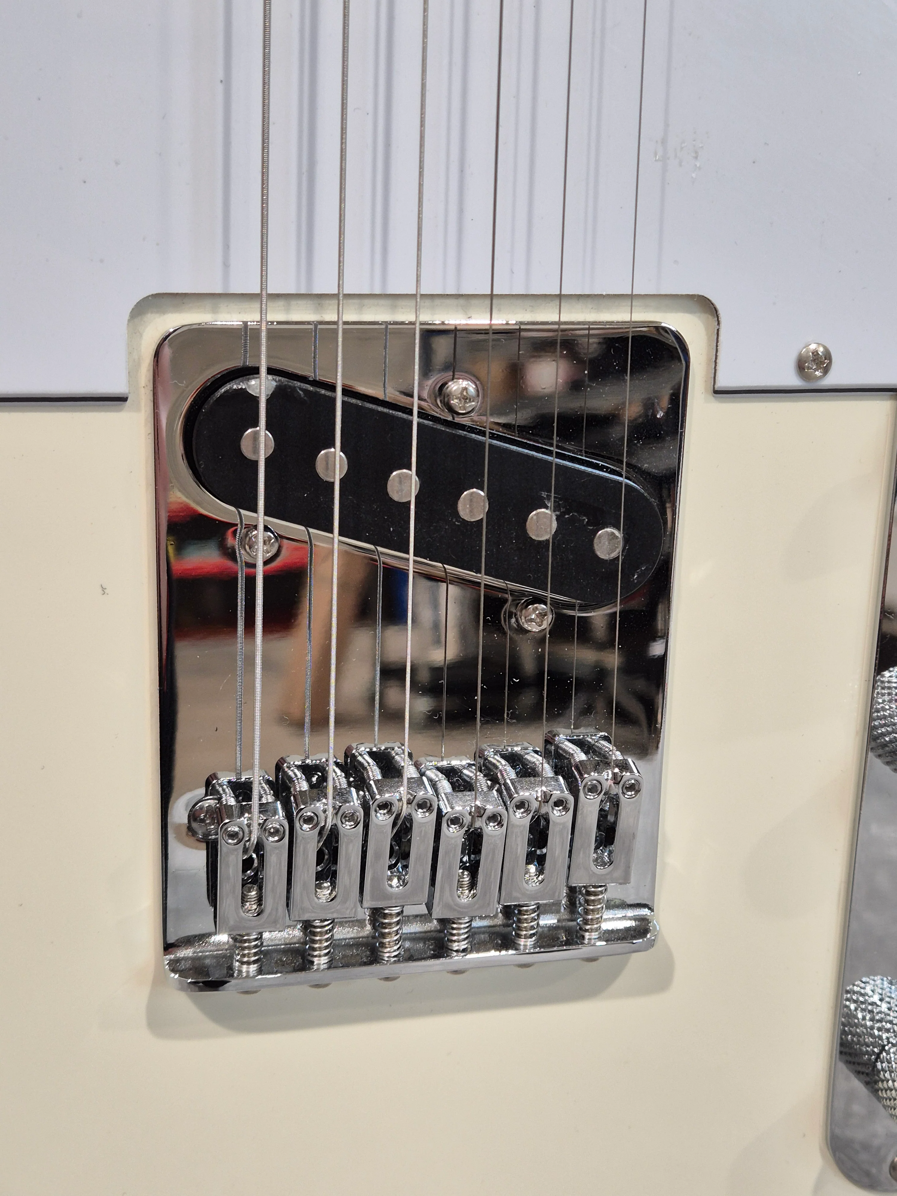 Squier Affinity Telecaster Electric Guitar - White w/ Soft Gig Bag - Image 4
