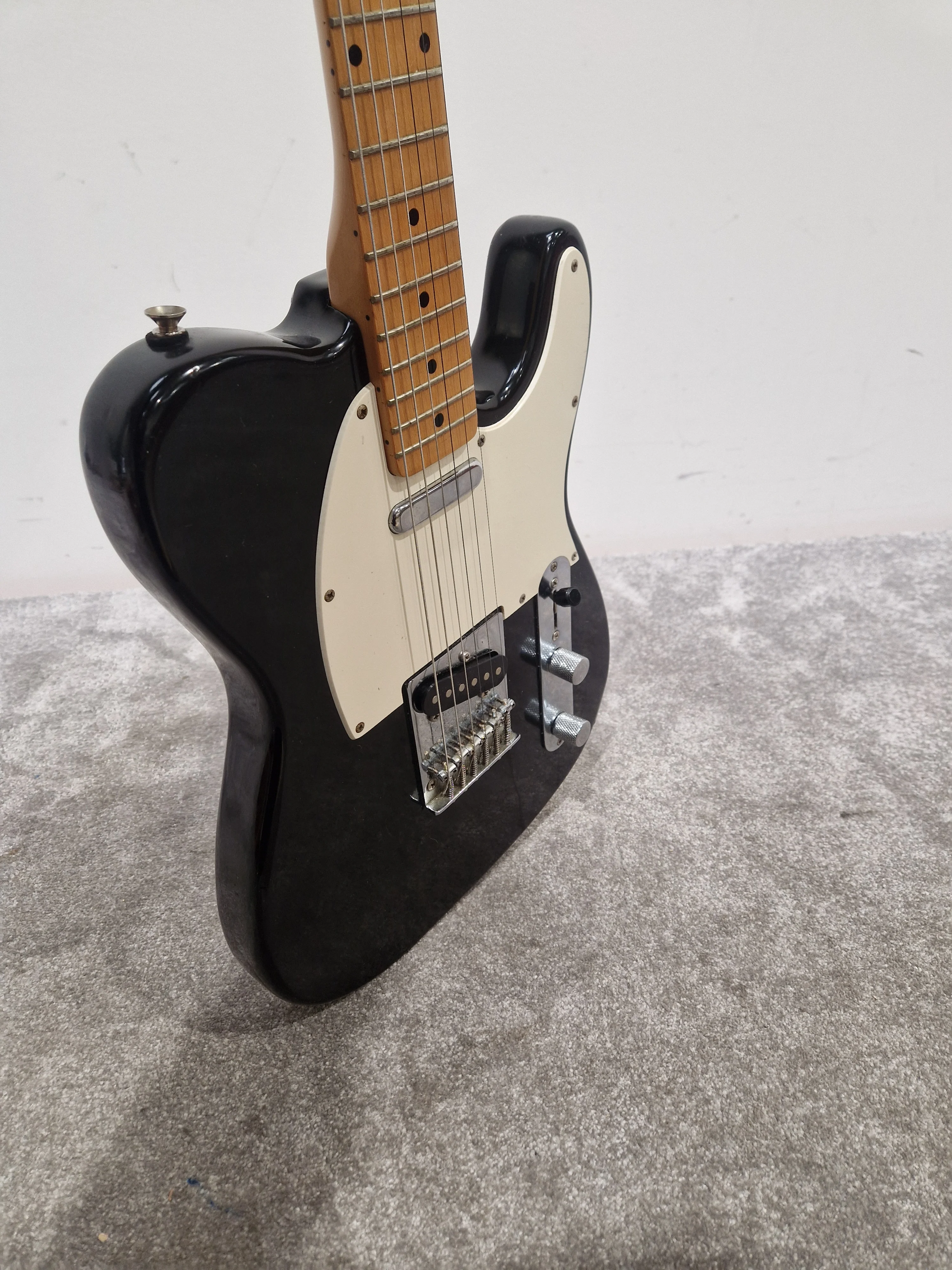 Squier Telecaster M2750208 Black - Classic Tone Electric Guitar - Good w/ Original Box - Image 4