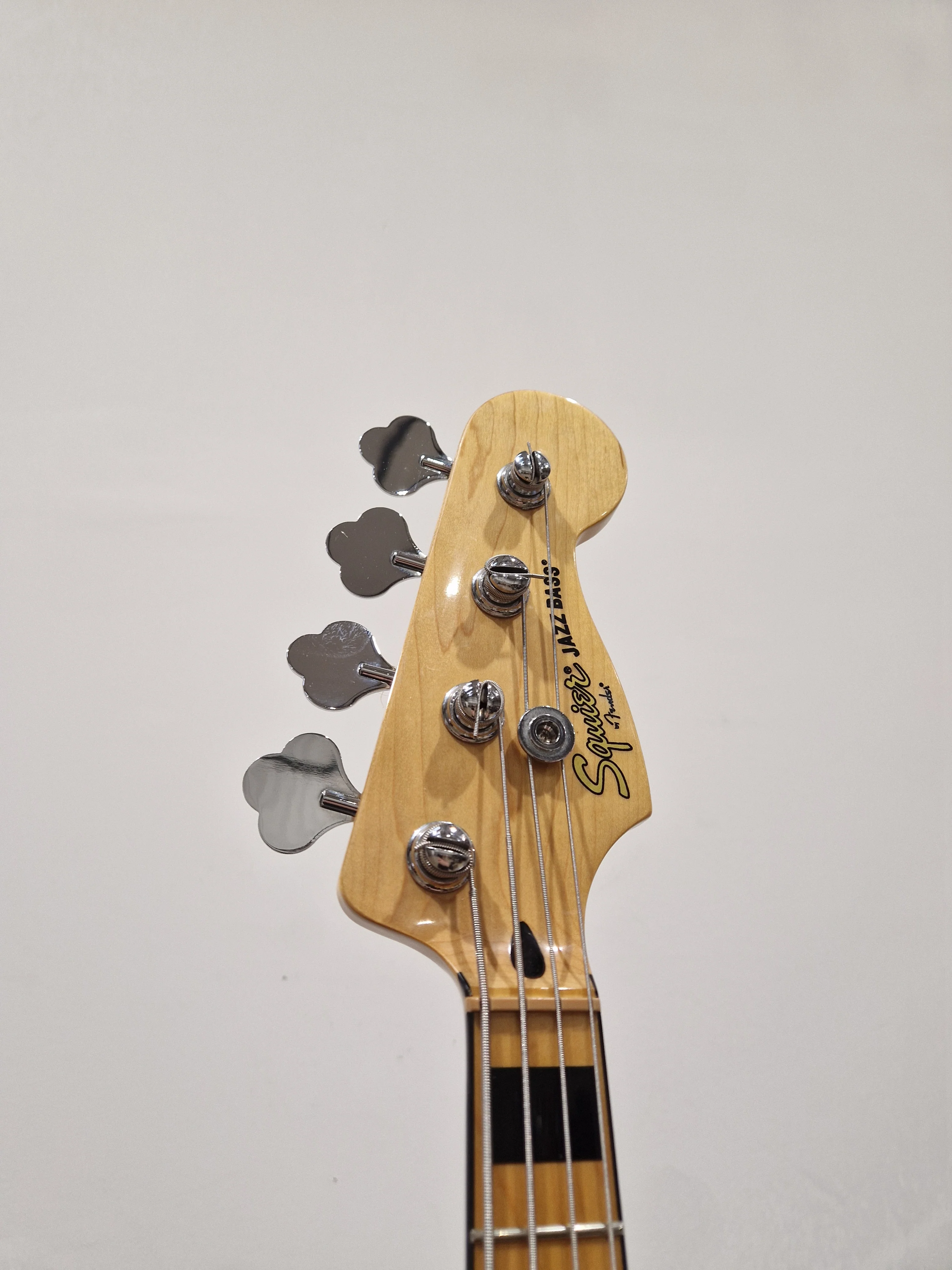Fender Squier Jazz Bass Guitar White - Classic Tone Electric Bass ICS18089845 - Excellent w/ & Full set Up - Image 12