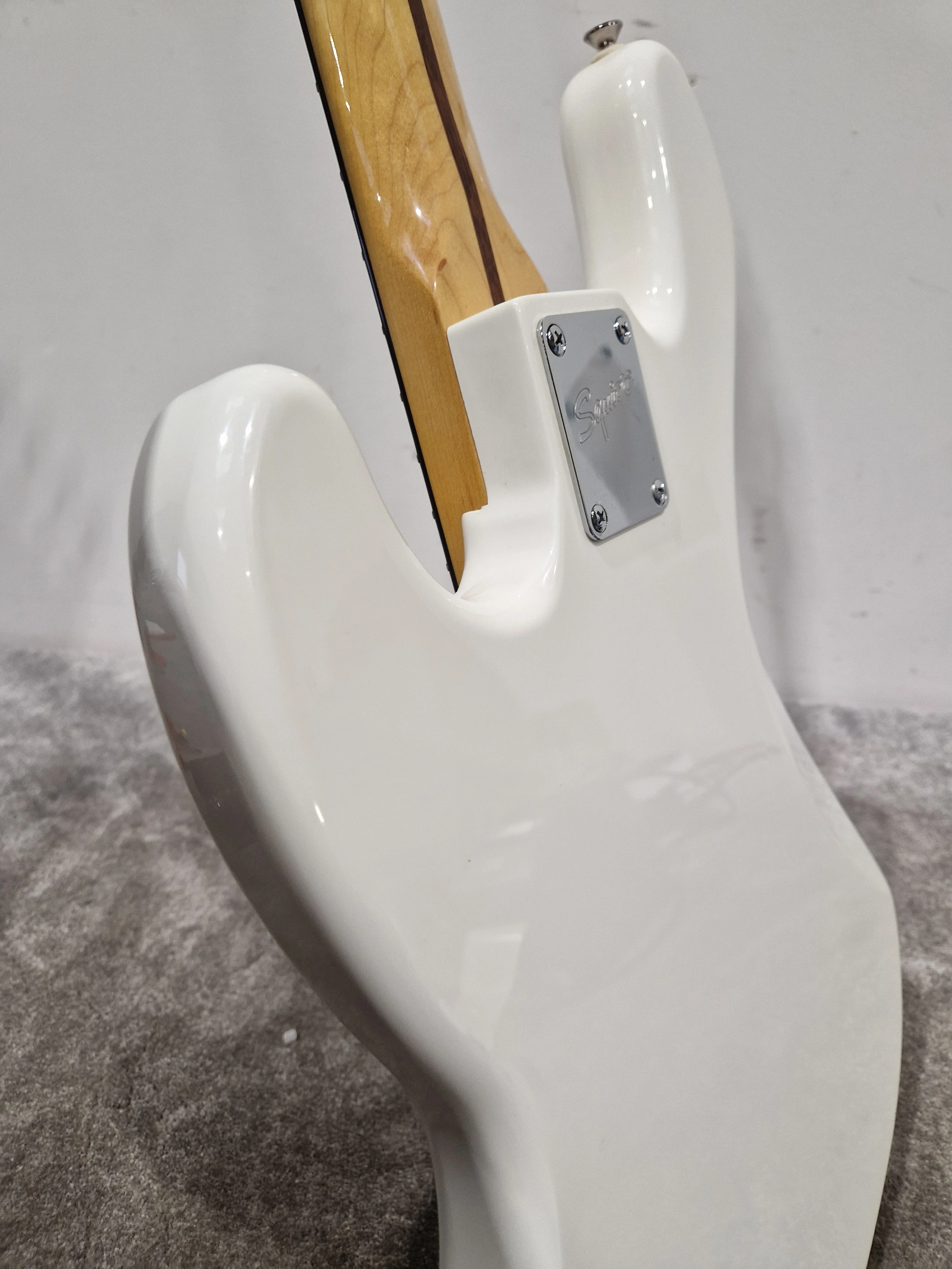 Fender Squier Jazz Bass Guitar White - Classic Tone Electric Bass ICS18089845 - Excellent w/ & Full set Up - Image 6