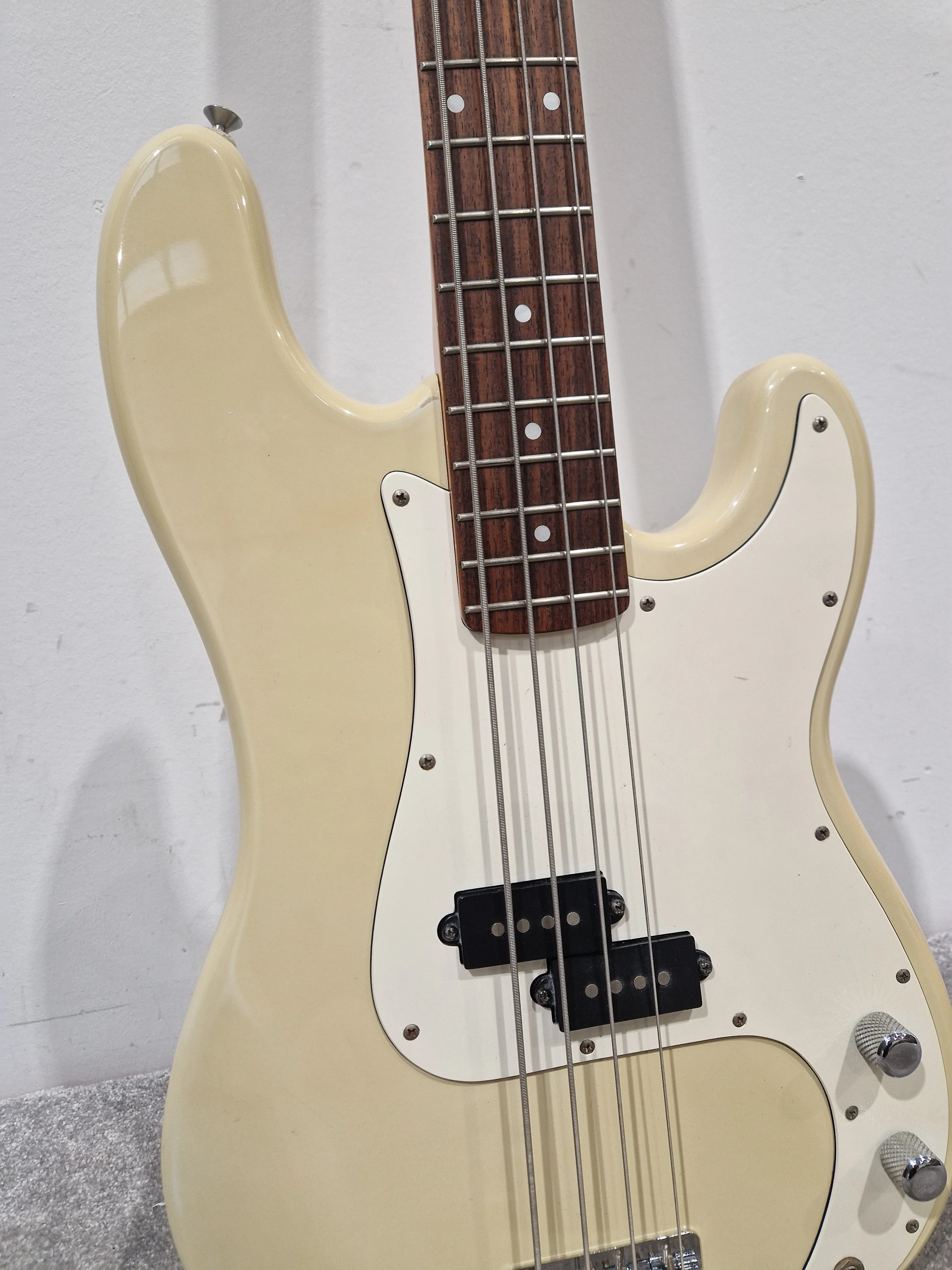Squier Precision Bass - 4 String, White, Made in Korea Serial Number: S1004338 - Excellent - Image 2