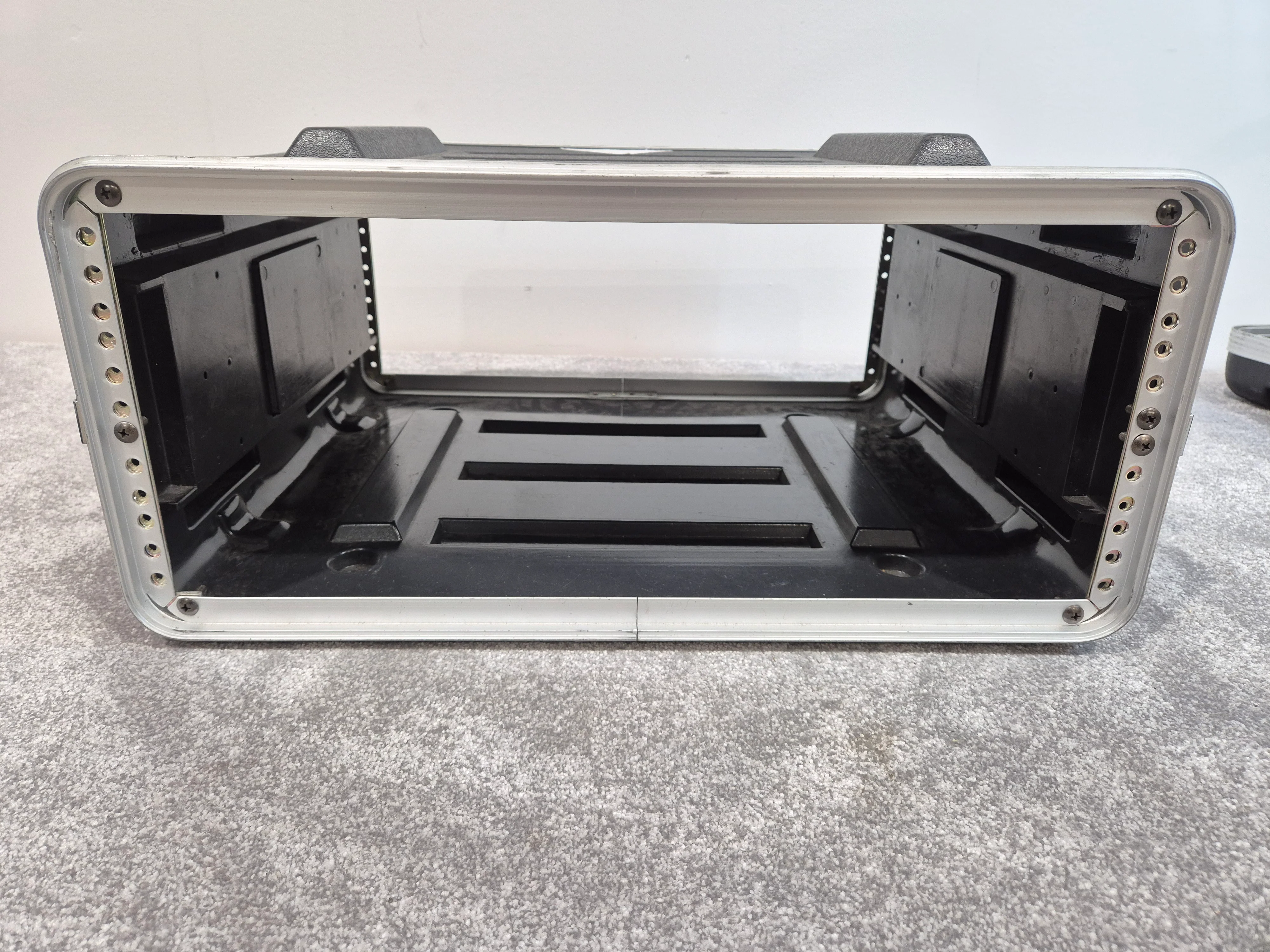 Stagg 4u Flight Case Rack Mount - Black - Image 6