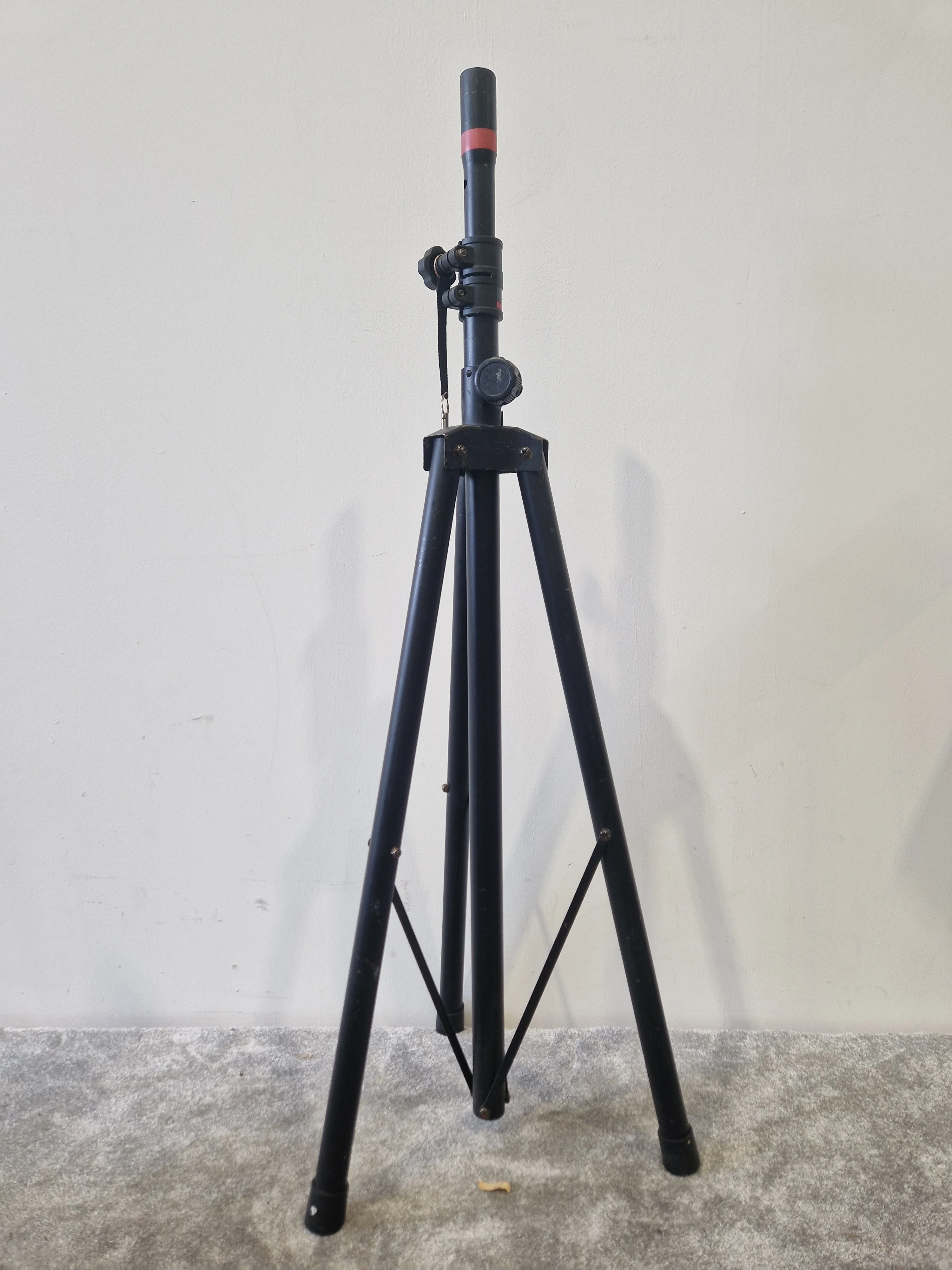 Stagg Speaker Stand Tripod Pair – Adjustable Height – Good - Image 7