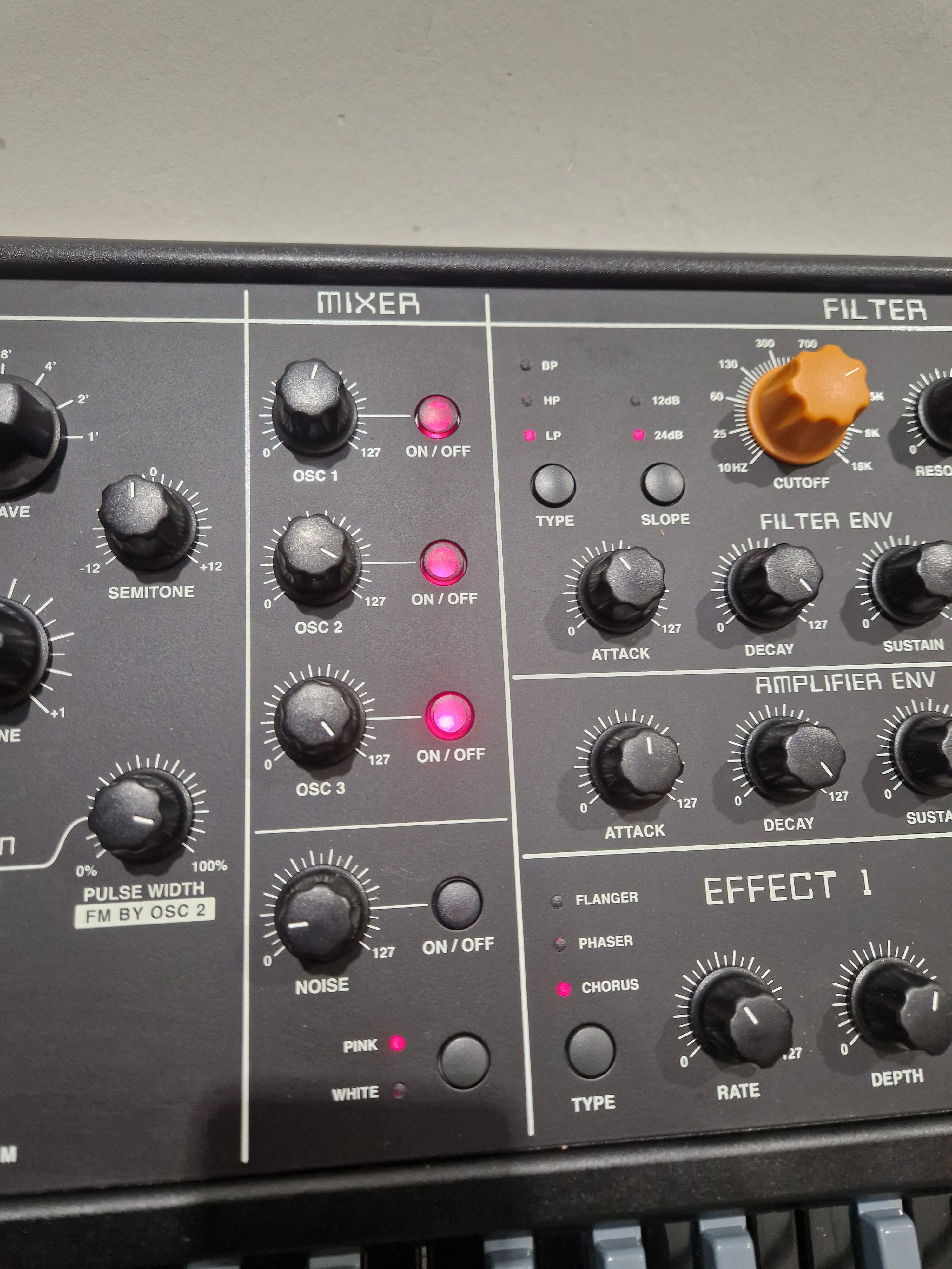 Studiologic Sledge - Synthesizer - Orange/Black - Excellent w/ Power cable - Image 10