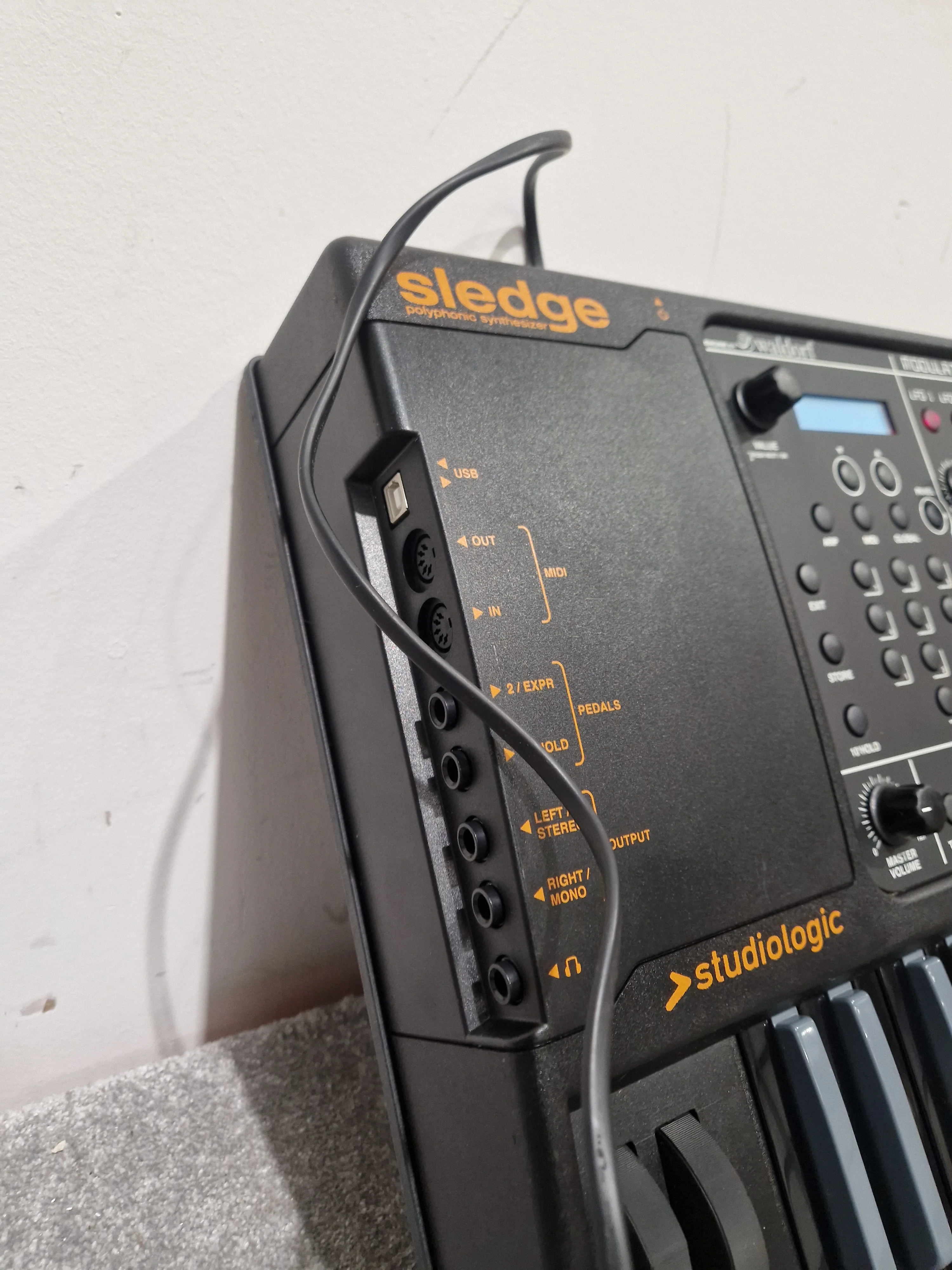 Studiologic Sledge - Synthesizer - Orange/Black - Excellent w/ Power cable - Image 3