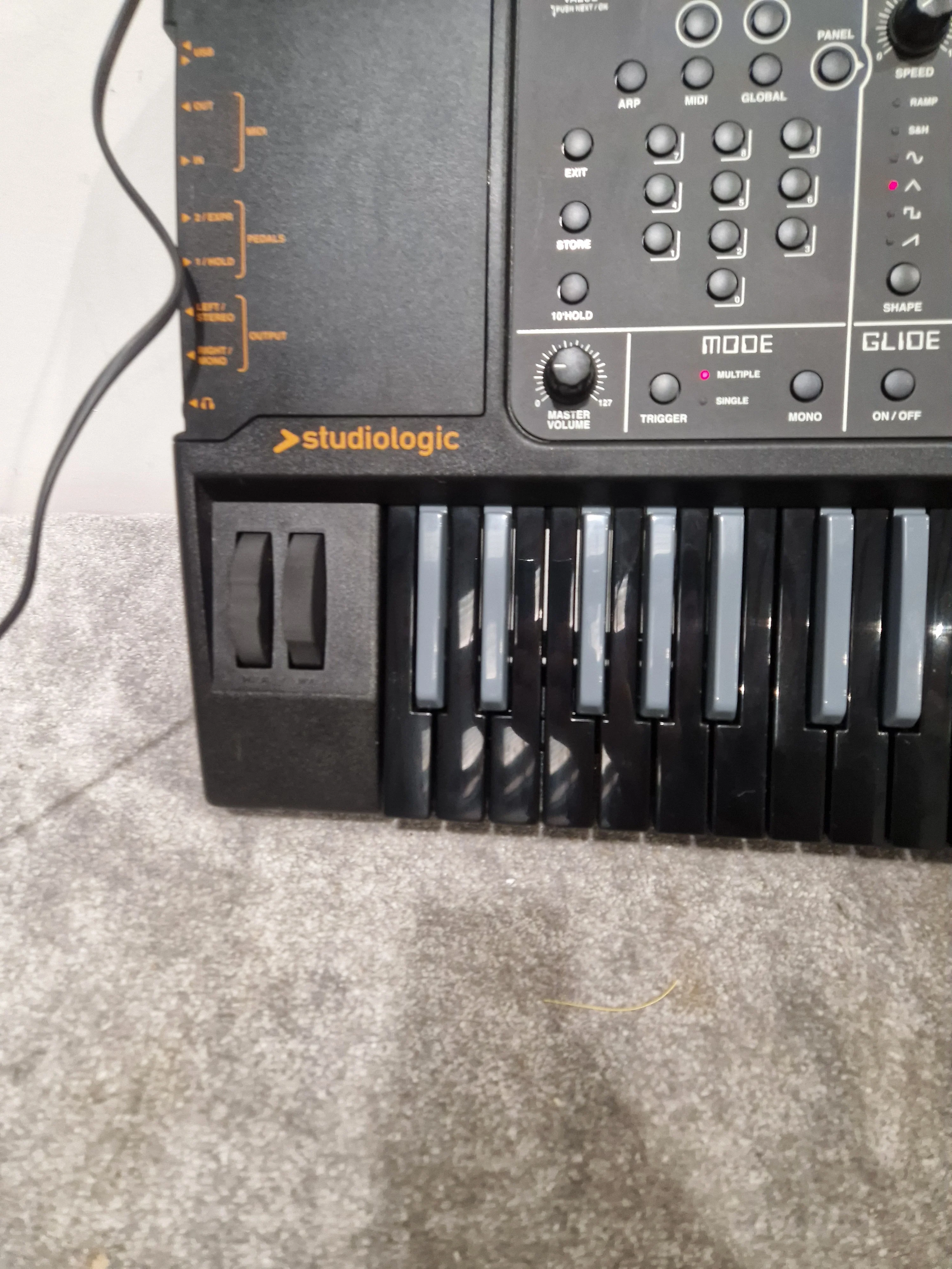 Studiologic Sledge - Synthesizer - Orange/Black - Excellent w/ Power cable - Image 9