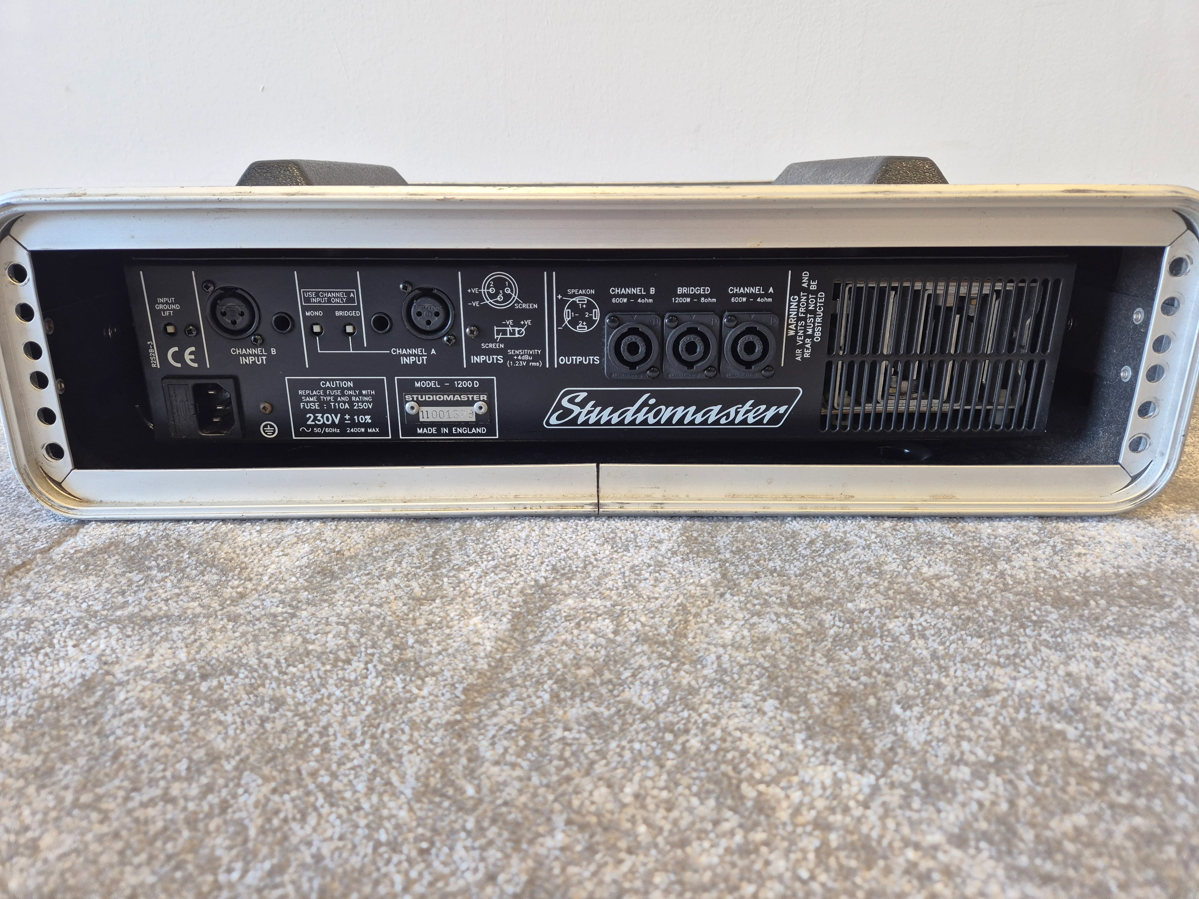 Studiomaster 1200D Power Amplifier - Live Sound and Studio Amplifier w/ Flight Case - Image 4