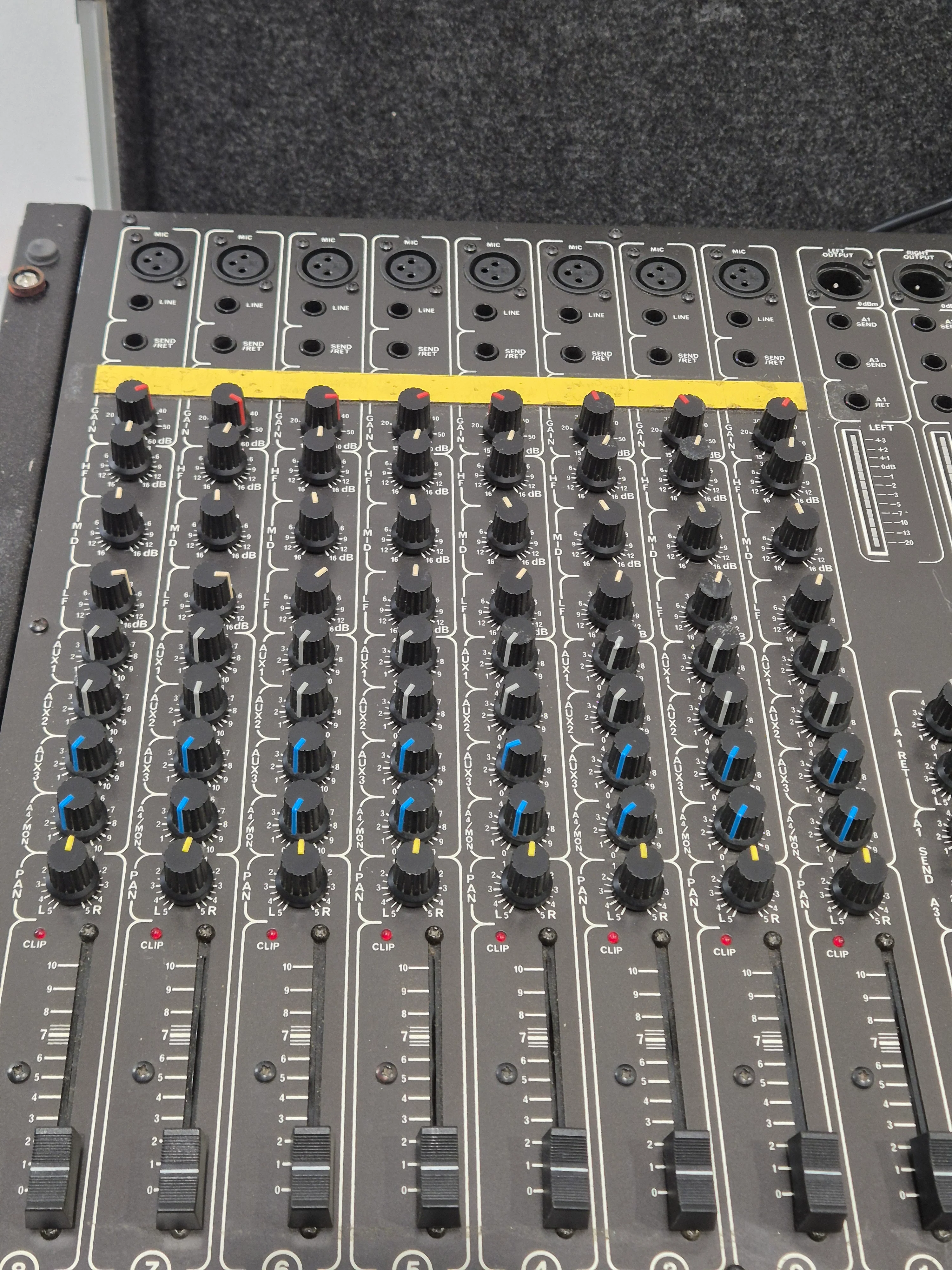 Studiomaster Session Mix 8-2 Mixer Audio Mixer - 8 Channels, Compact Design - Very Good w/ Power Supply & RoadReady Flight Case - Image 4