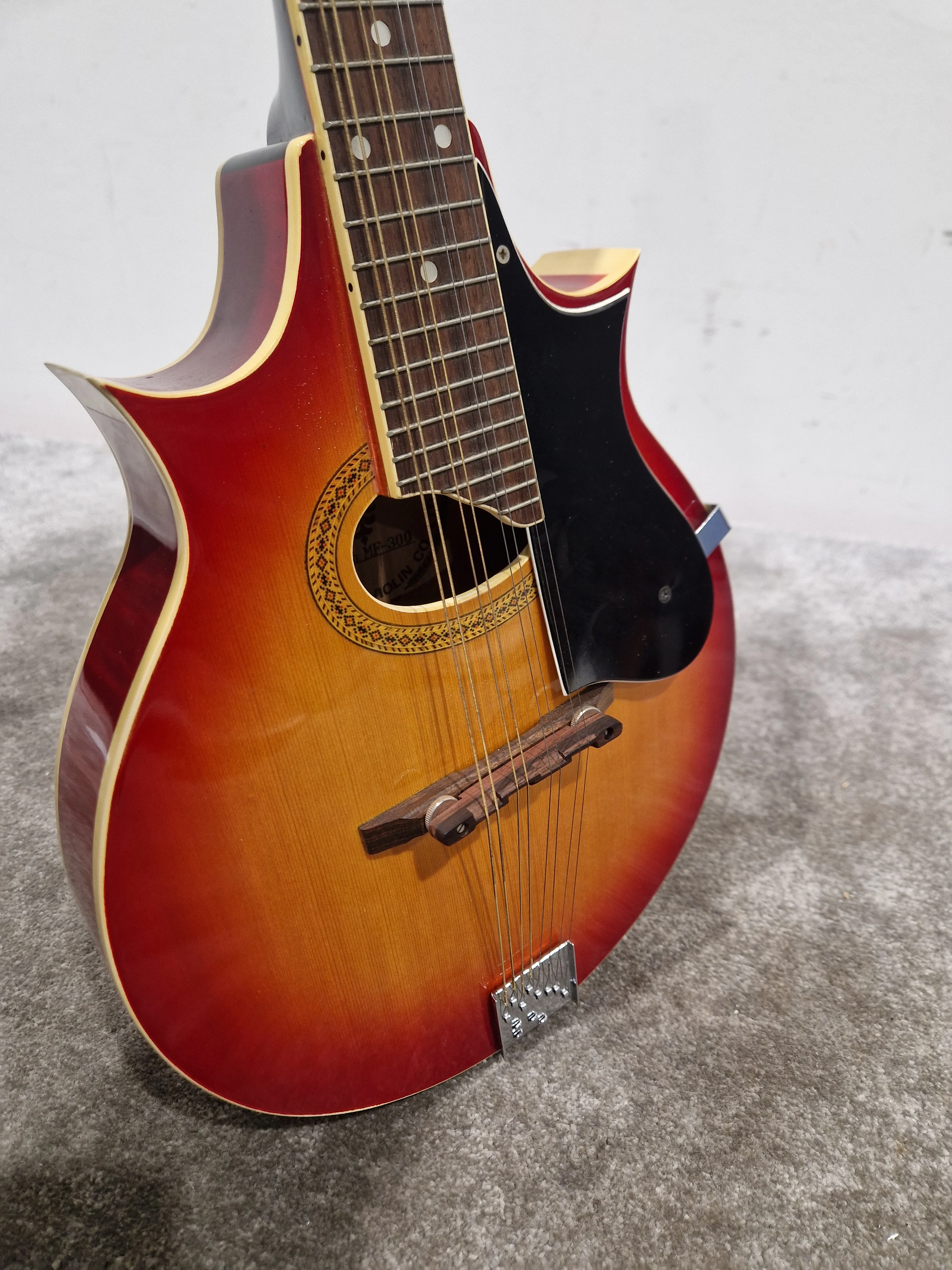 Suzuki MF-300 - Mandolin - Sunburst - Excellent - Image 16