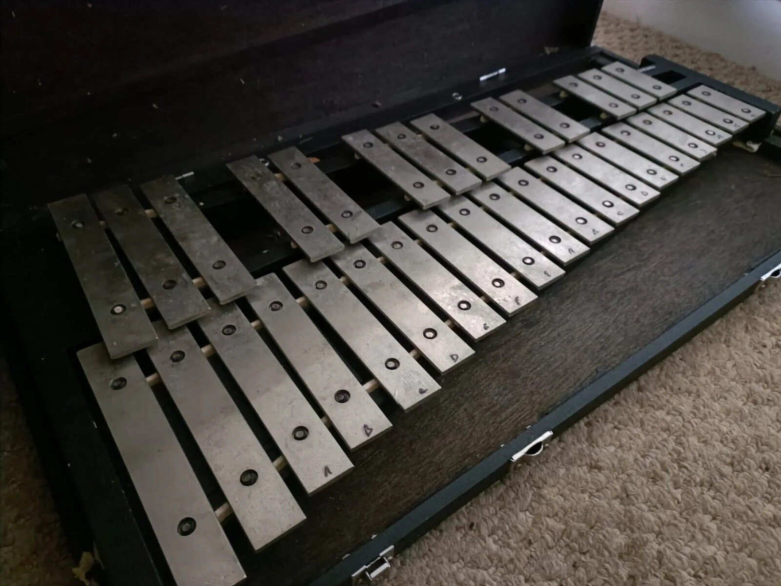 Suzuki SG3200 Glockenspiel - Black and Chrome - With Hard Case - Image 4
