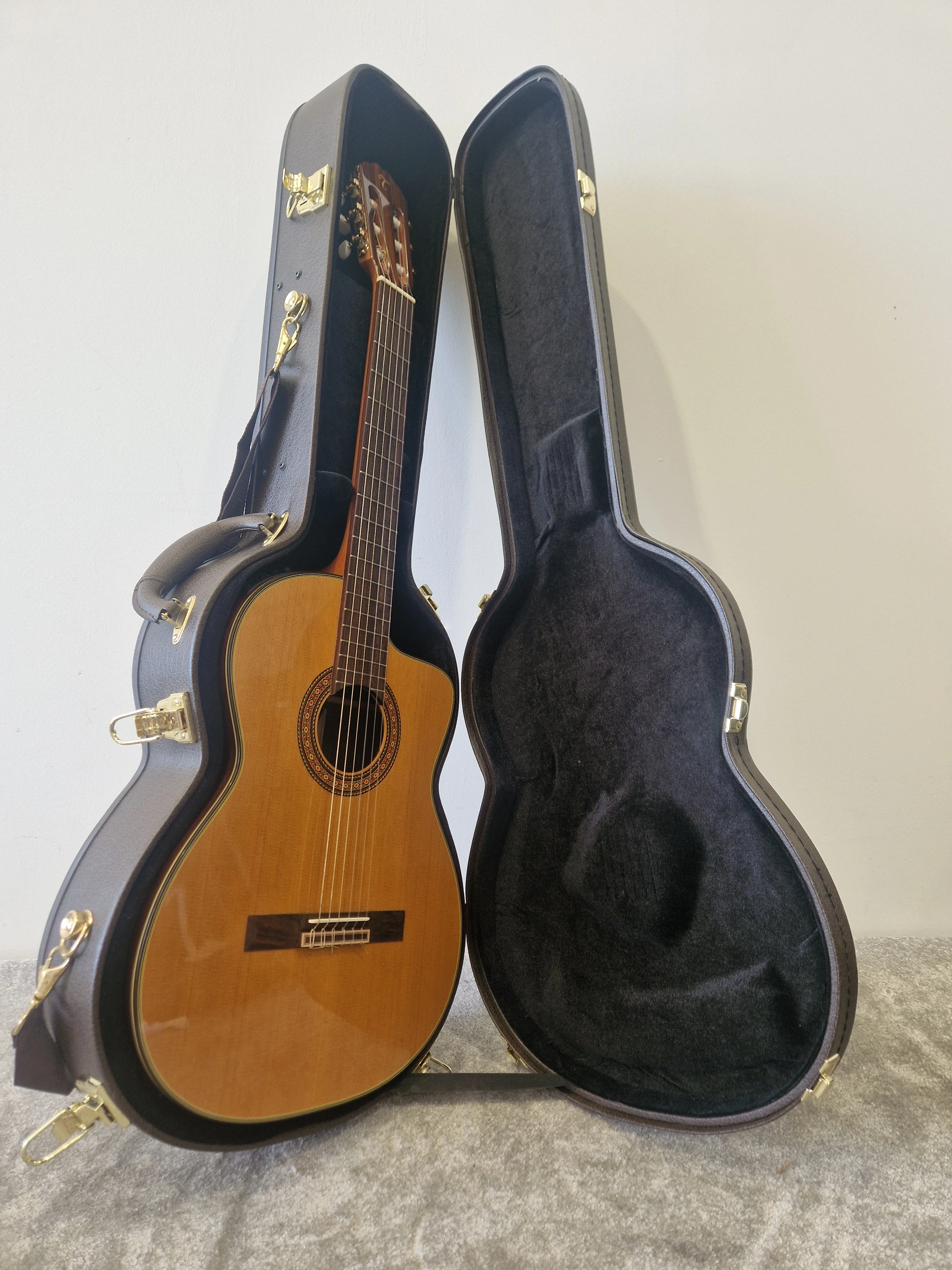 Takamine TC132SC Classical Electro-Acoustic Guitar - Excellent w/ Hard Case & Certification - Image 6