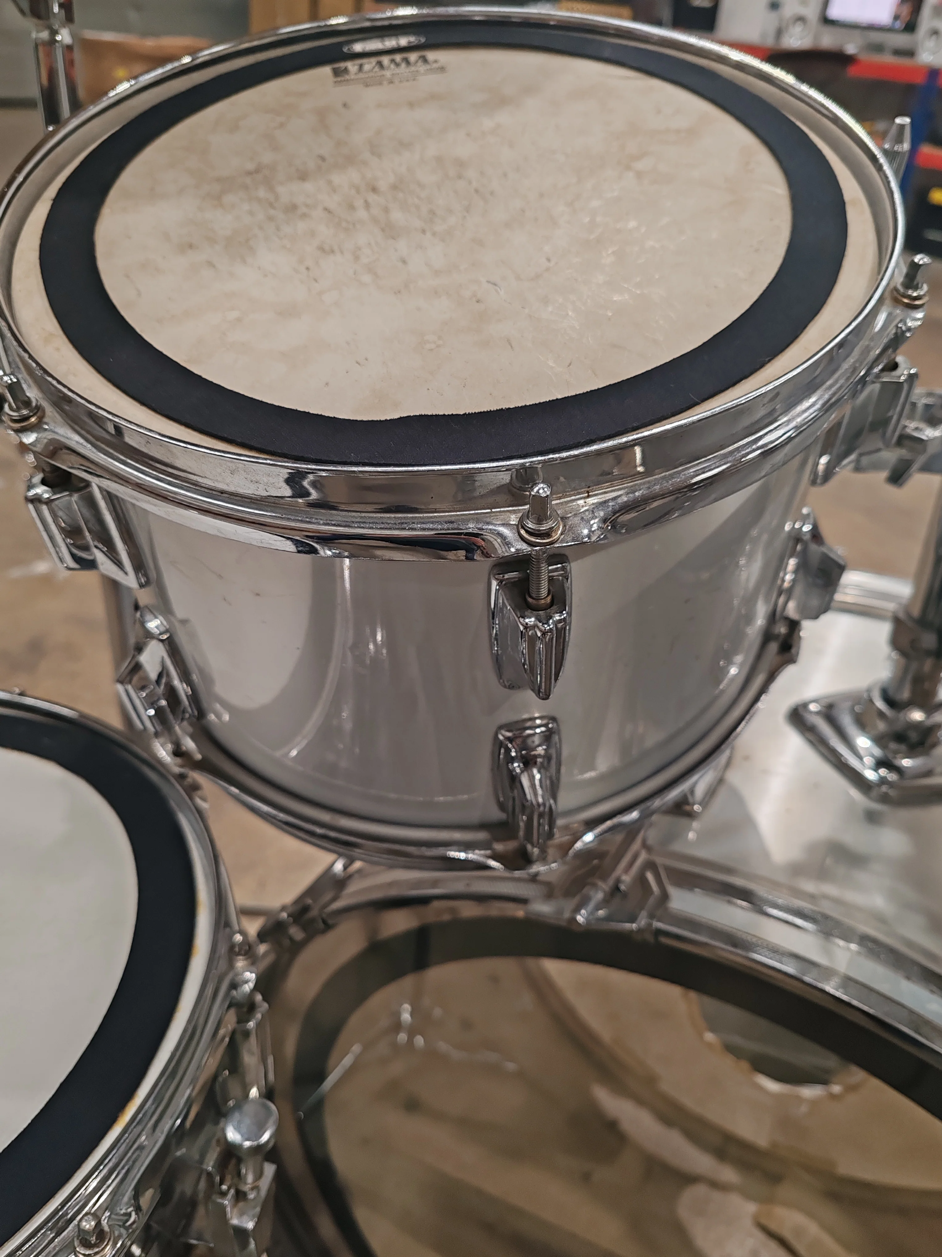 Tama Imperialstar 5 Piece Drumkit with 4 Piece Cymbal Set and Cowbell - Silver - Image 10