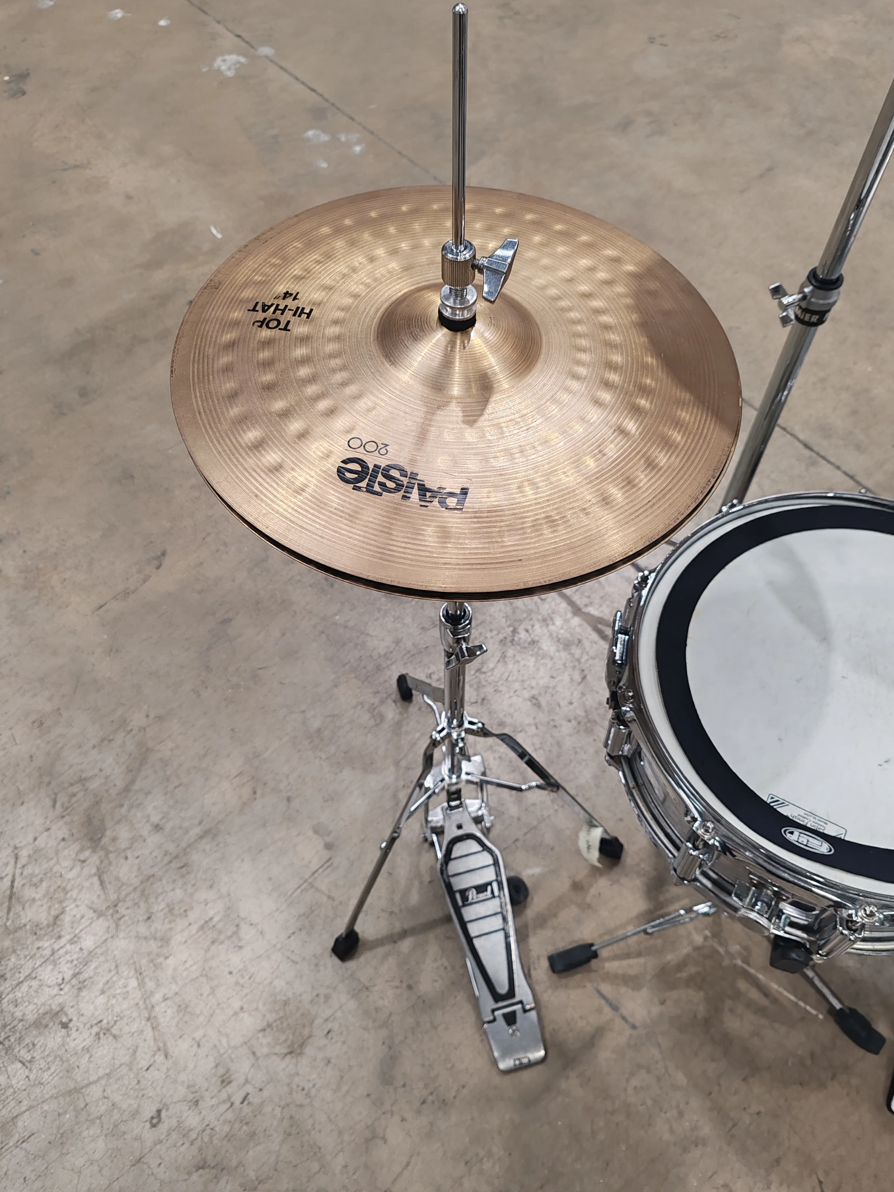 Tama Imperialstar 5 Piece Drumkit with 4 Piece Cymbal Set and Cowbell - Silver - Image 12