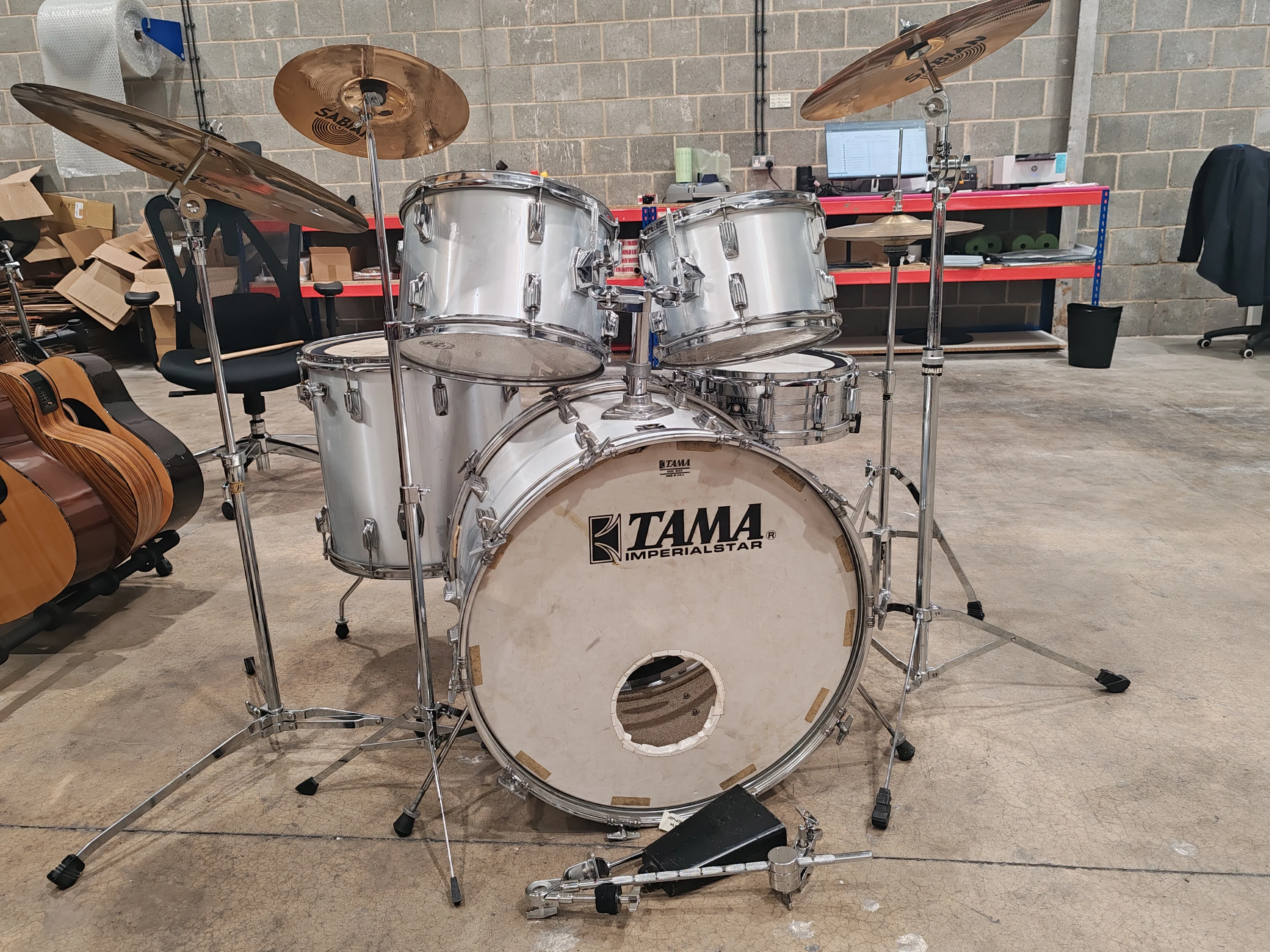 Tama Imperialstar 5 Piece Drumkit with 4 Piece Cymbal Set and Cowbell - Silver - Image 2