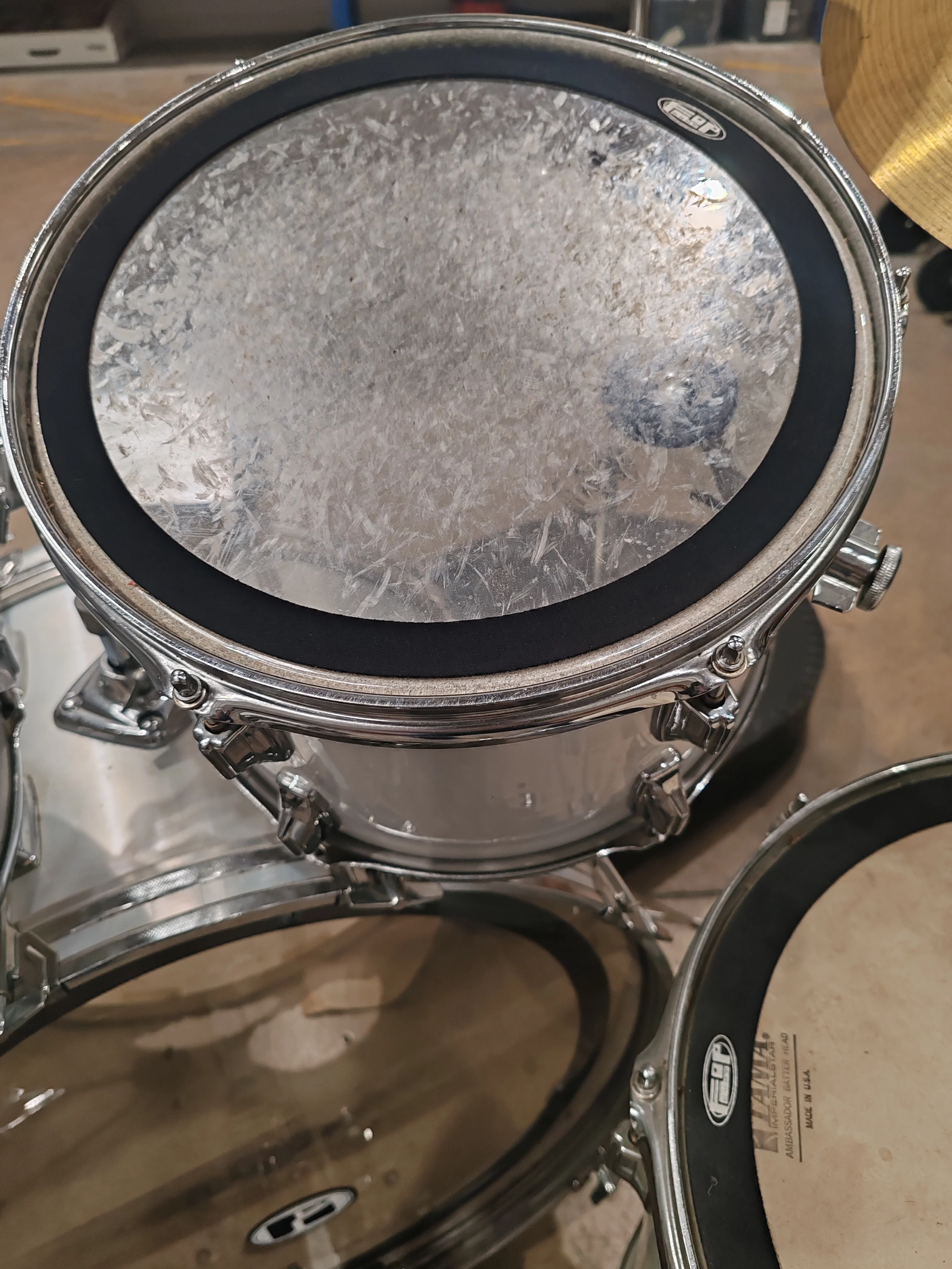 Tama Imperialstar 5 Piece Drumkit with 4 Piece Cymbal Set and Cowbell - Silver - Image 9