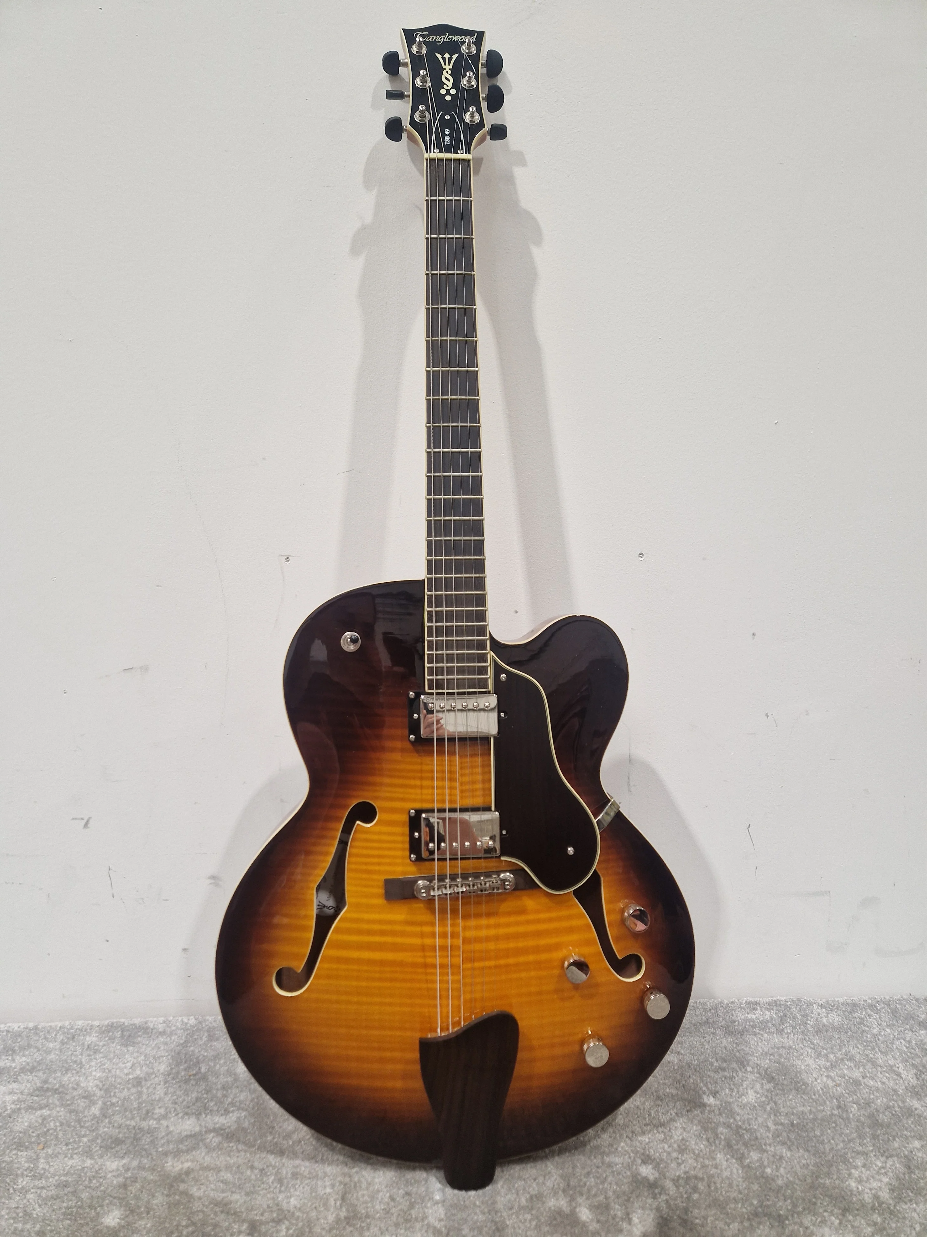 Tanglewood TSB49 - Solid Top Electric Semi Acoustic Guitar - Excellent - Image 3