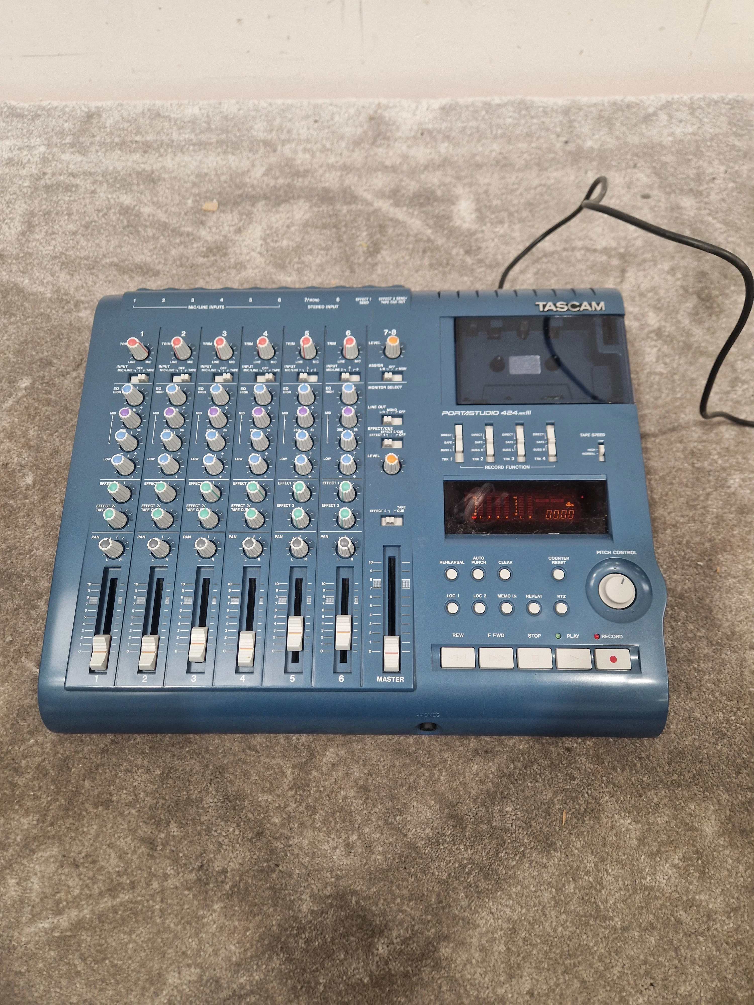 Tascam 424 Mk3 Portastudio - 4-Track Cassette Recorder, DBX Noise Reduction - Excellent w/ Original Box & Power Supply & Manuals - Image 3