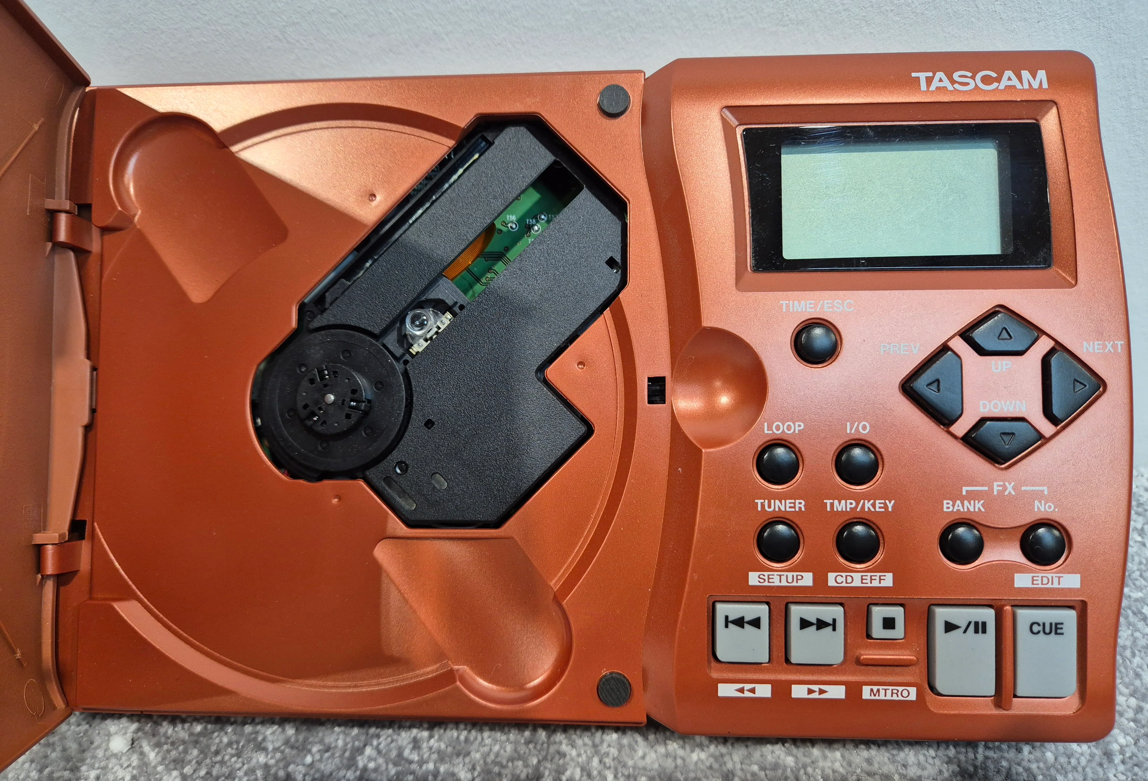 Tascam CD-GT1 MK II Portable CD Guitar Trainer + Tascam Case - Image 3