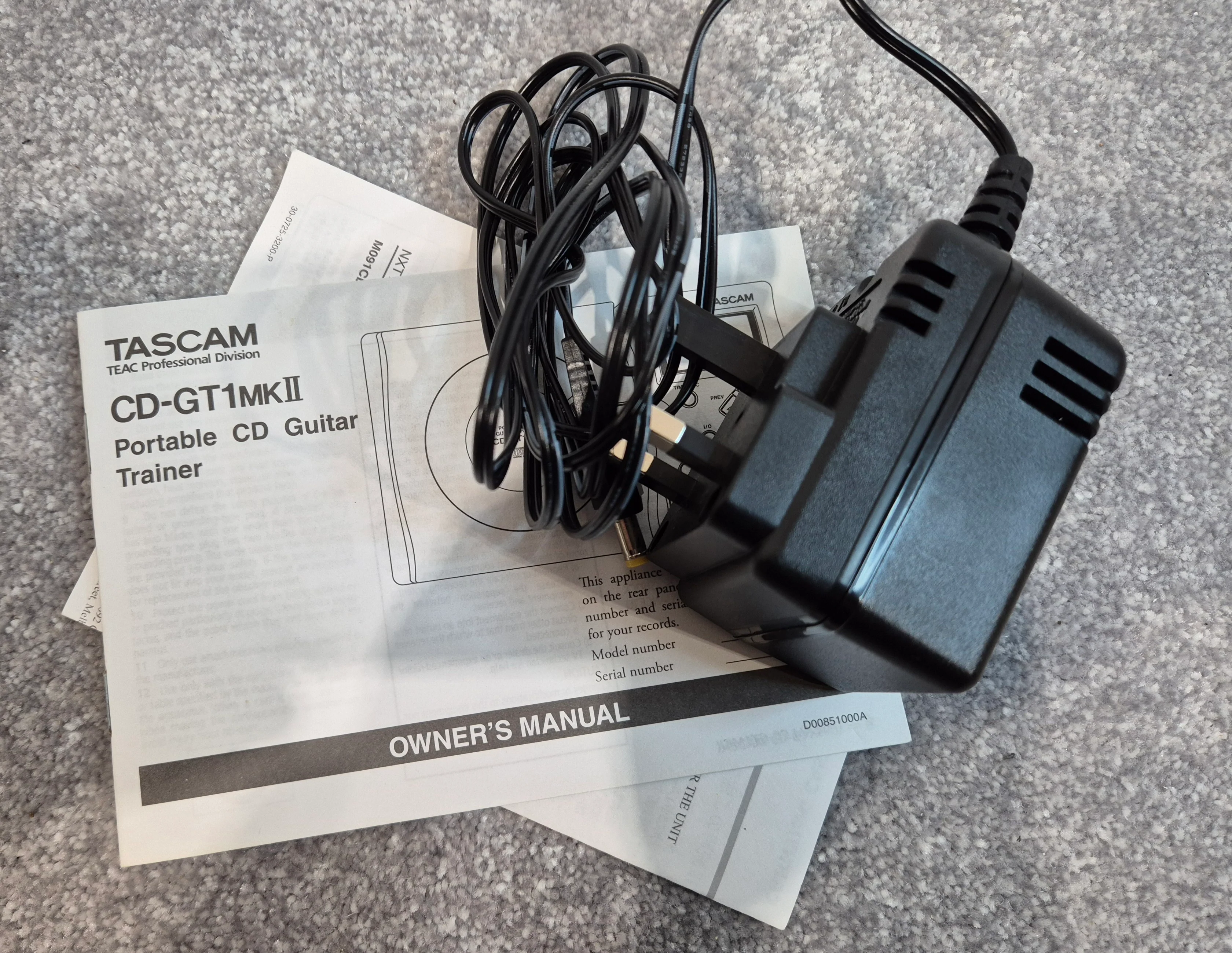 Tascam CD-GT1 MK II Portable CD Guitar Trainer + Tascam Case - Image 8
