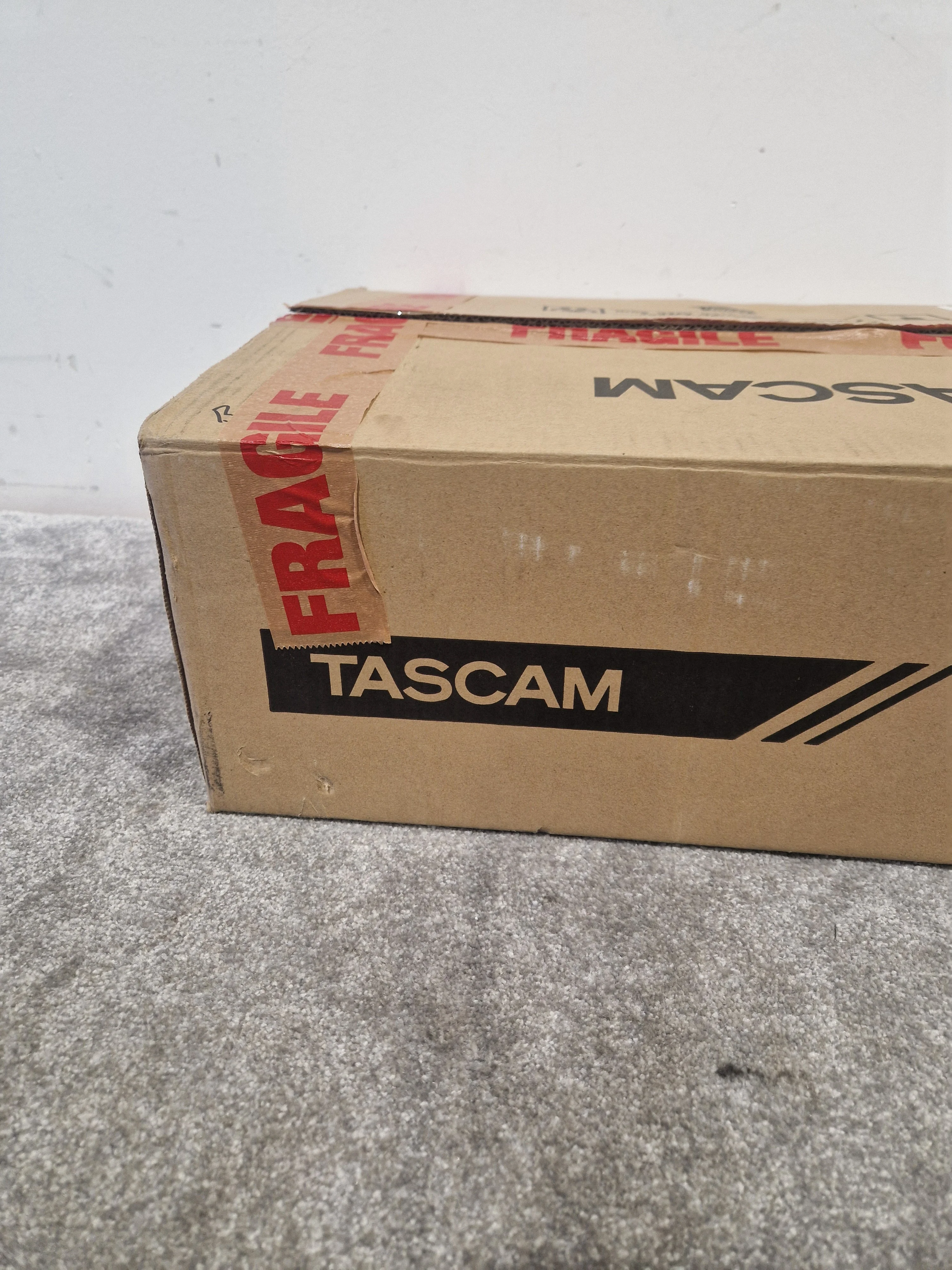 Tascam CDRW900SX - Professional CD Recorder - Excellent w/ Original Box & Power Supply - Image 11