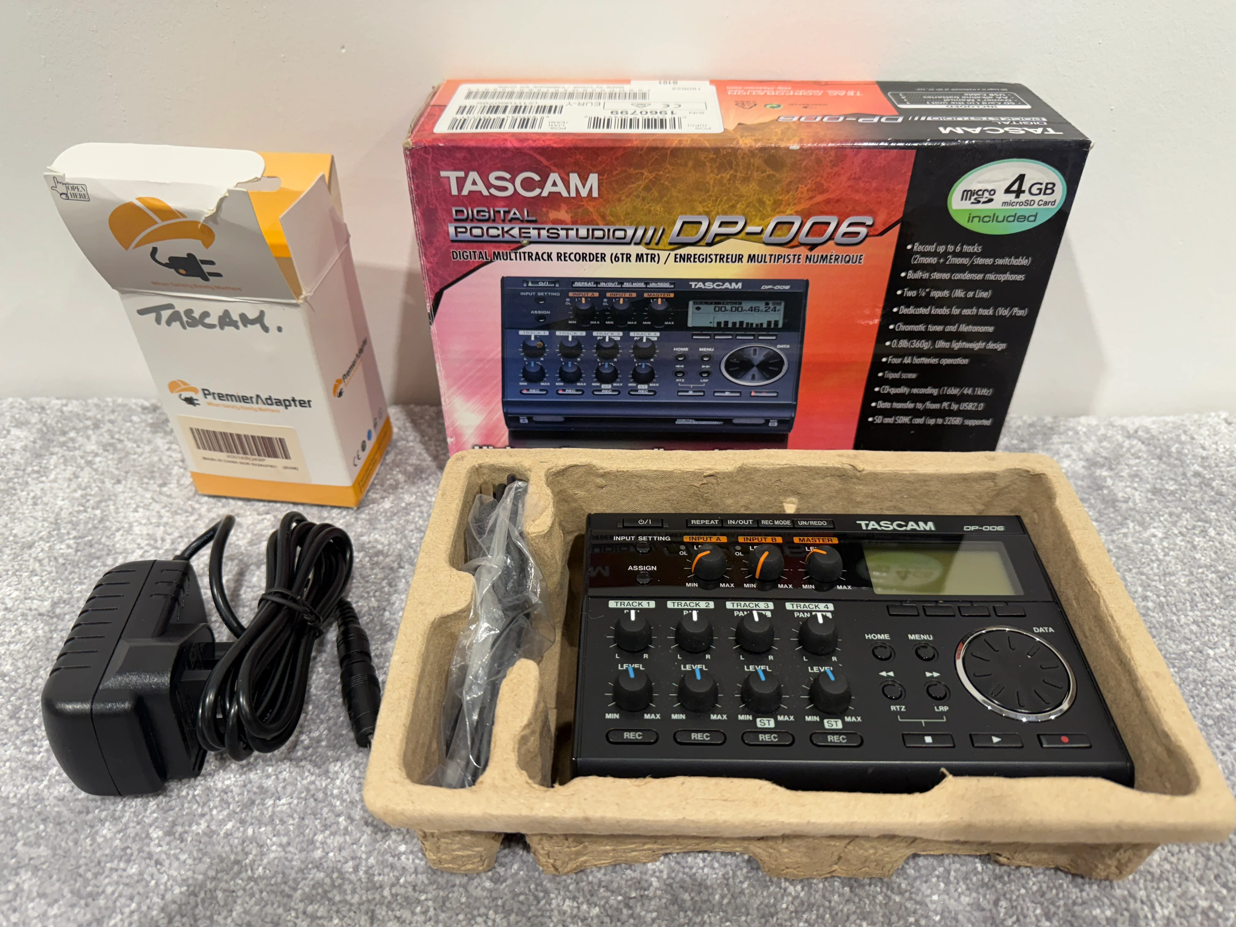 Tascam Digital Pocketstudio DP-006 (6-Track) with Power Supply