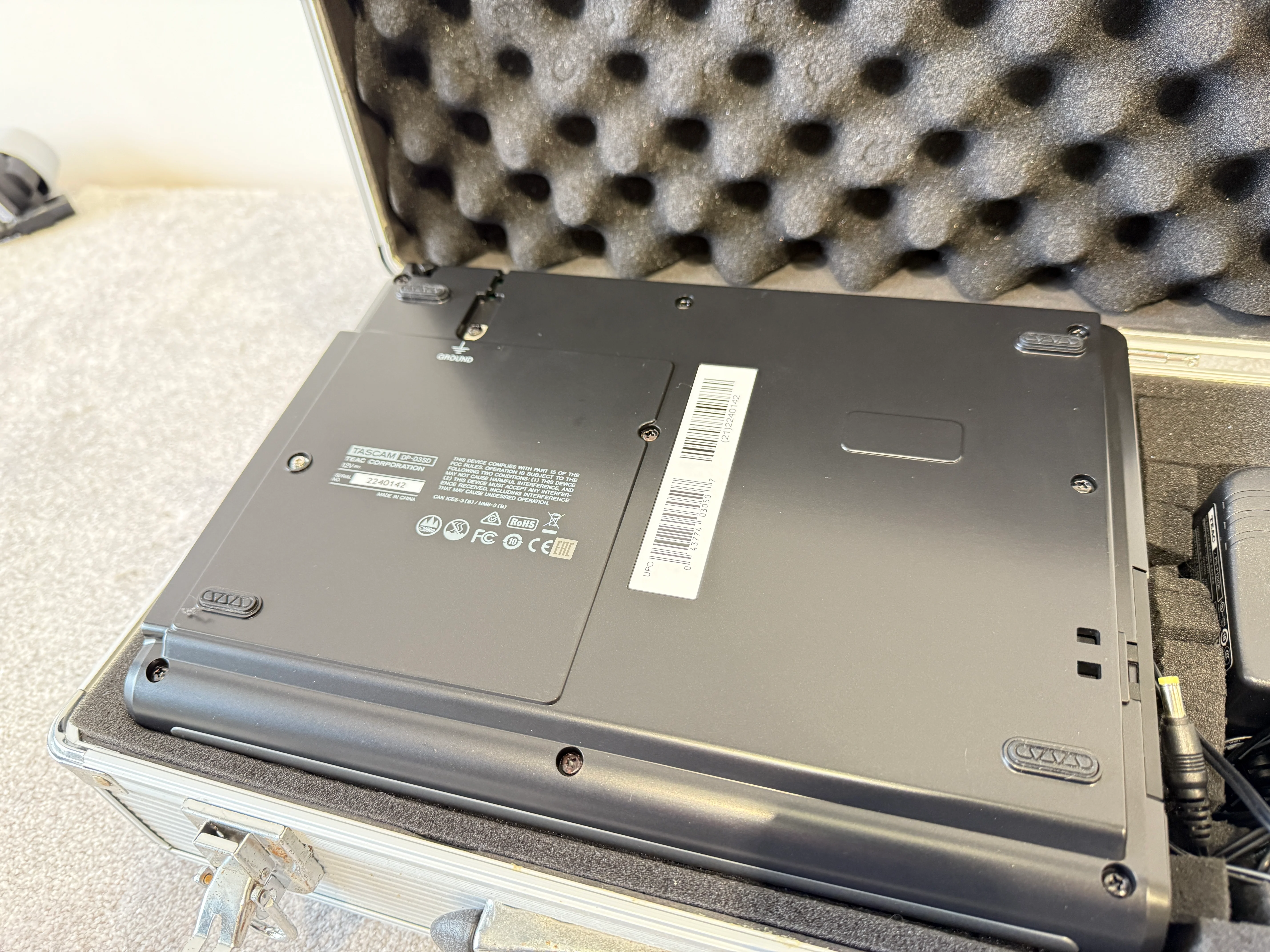 Tascam DP-03SD Digital Portastudio / Mixer / Music Maker with Flight Case - Image 13
